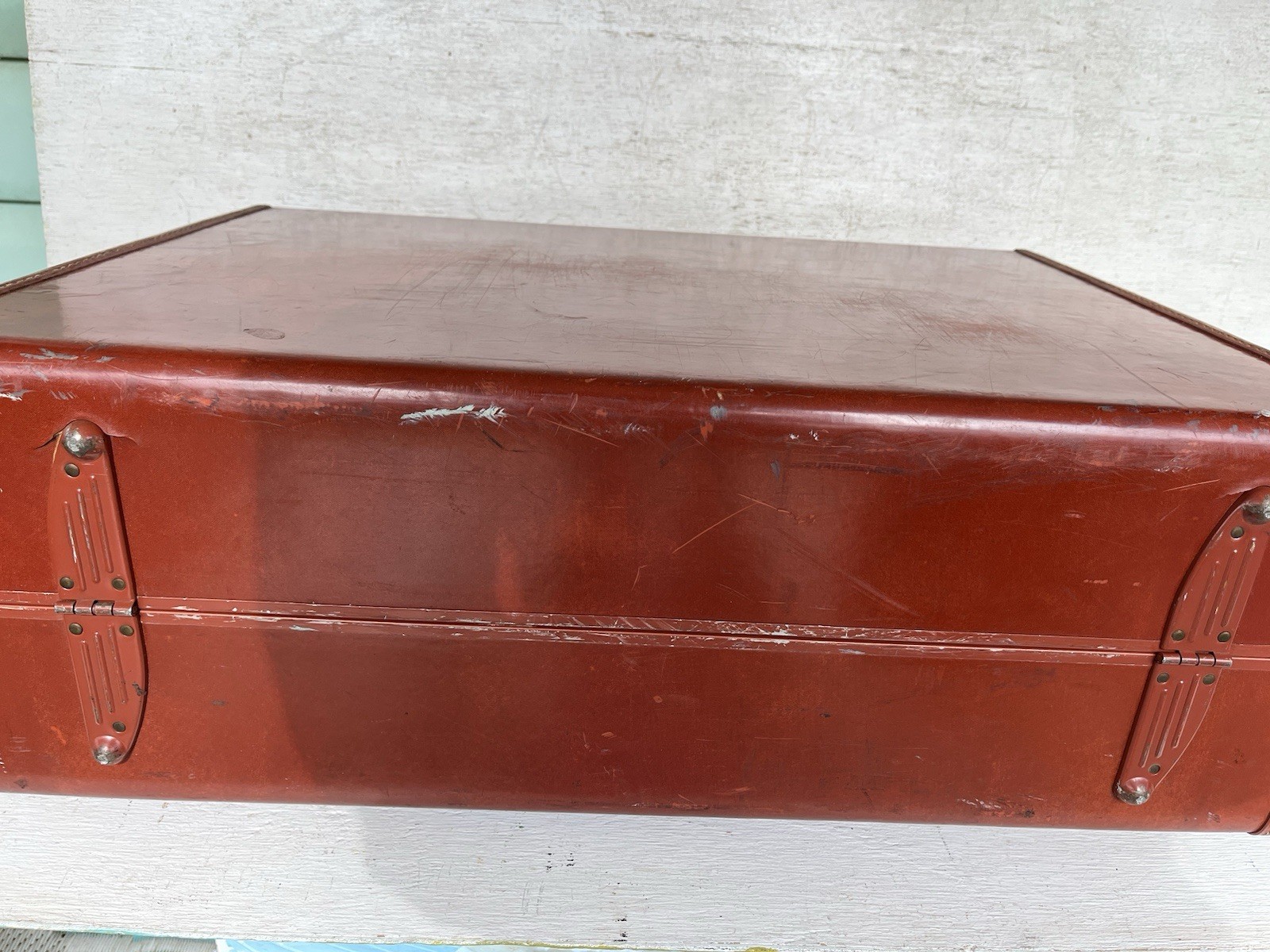 Vintage Brown Hard Shell Samsonite Suitcase Metal Locks Violet Fabric Interior
