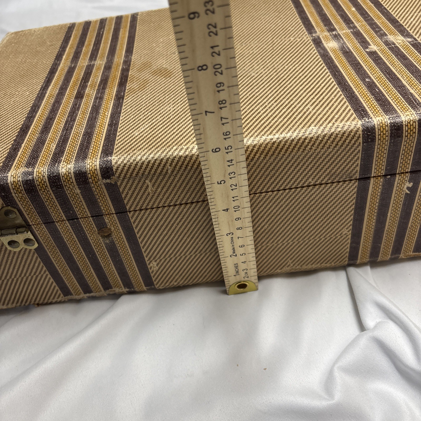 Vintage Unbranded Hard Case Suitcase (flaws)