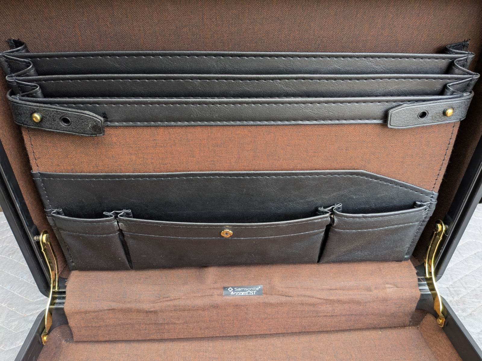 Vintage Samsonite Accord ST Briefcase Attache Hard Case Brown Combo Lock 1980s