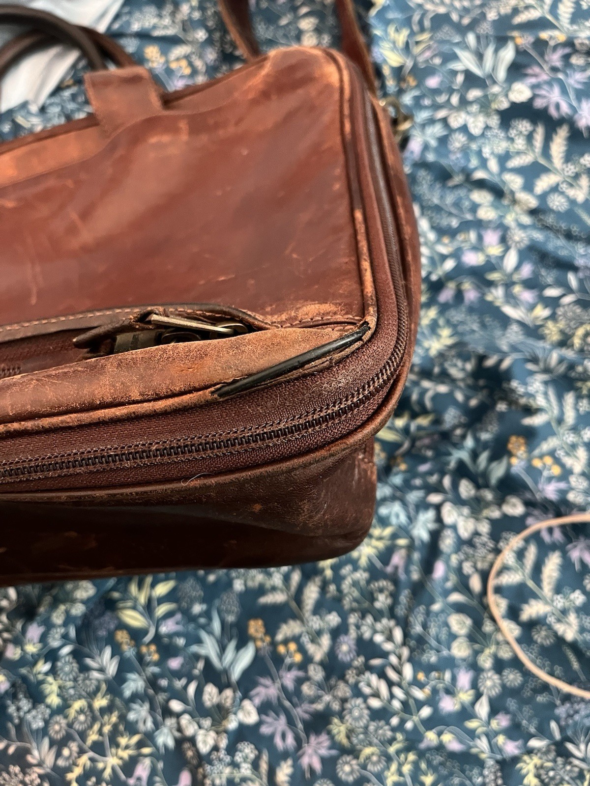 Hartmann Reserve Brown Leather Expandable Briefcase Messenger Bag
