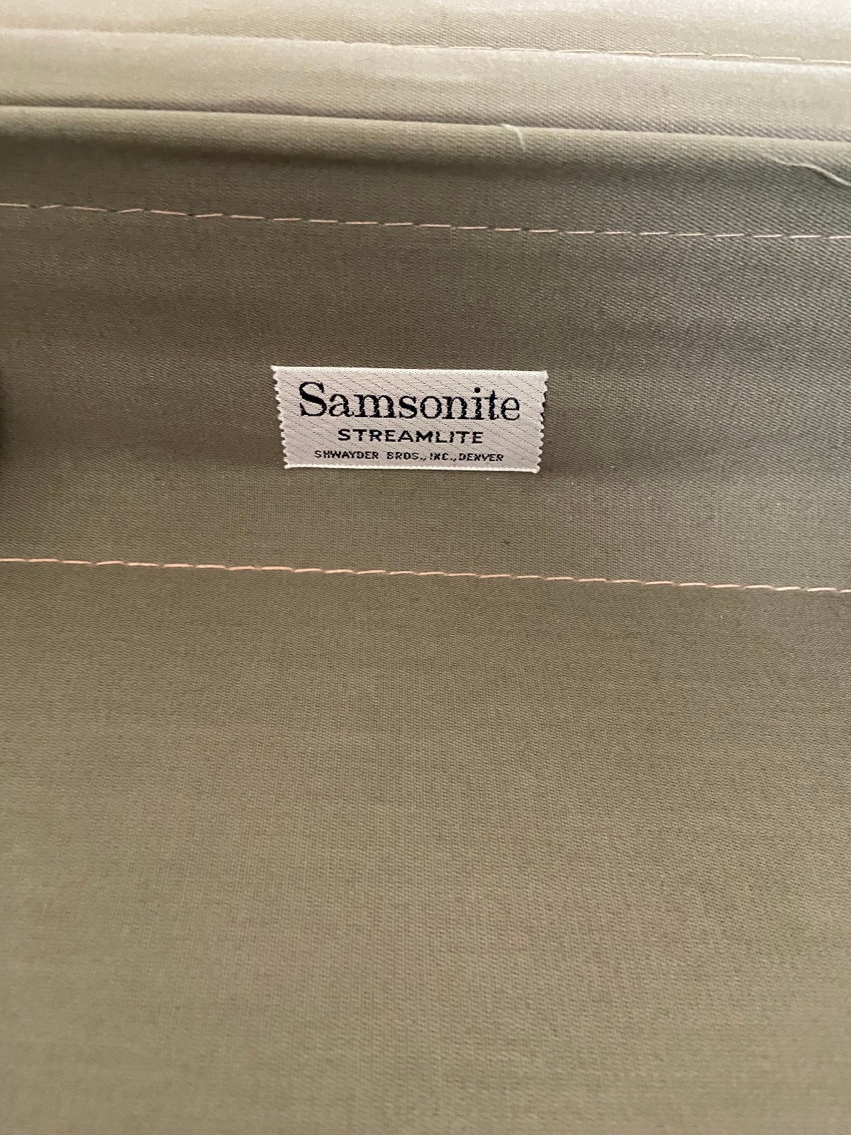 VTG Samsonite Shwayder Bros Suitcase Hard Shell 21″ Streamlight WITH KEY