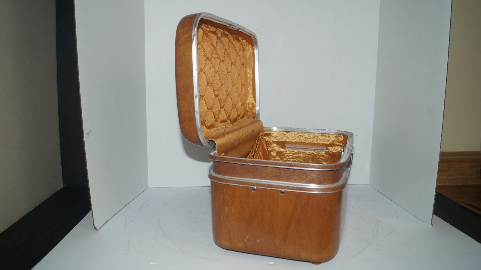 Vintage AIRWAY Hard Shell Train Plane Travel Case Luggage Suitcase