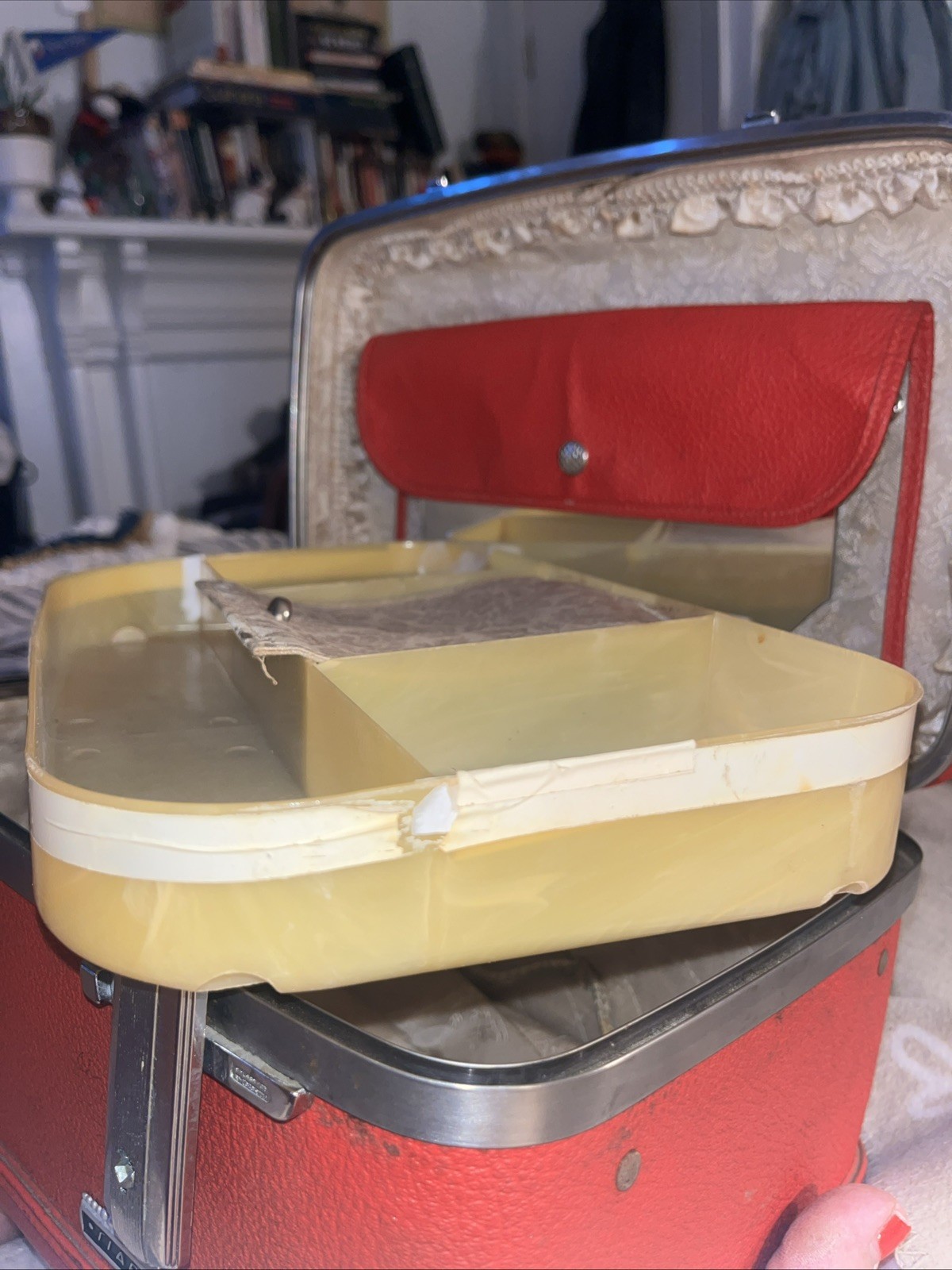 Vintage 1960s AMERICAN TOURISTER Tiara Travel Makeup Case Complete w Accessories