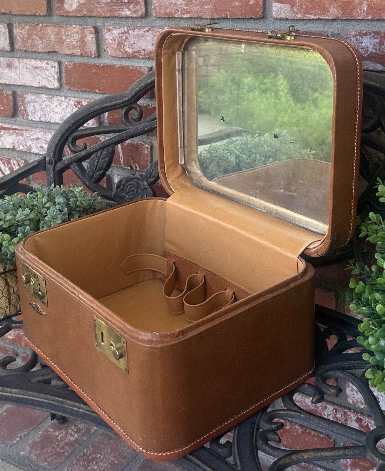 Vintage Stylite Vanity Train Case; Burnt Caramel W/Dark Tan Interior & Mirror