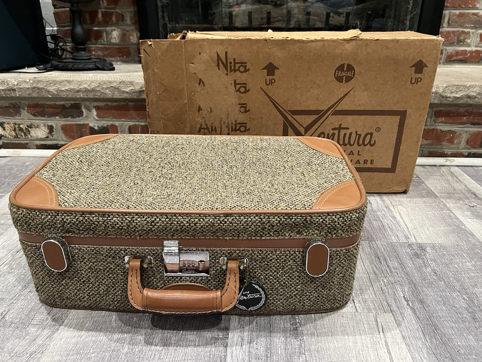 VINTAGE Retro Beige Ventura AirNita Casual Travelware Luggage W/ Original Box