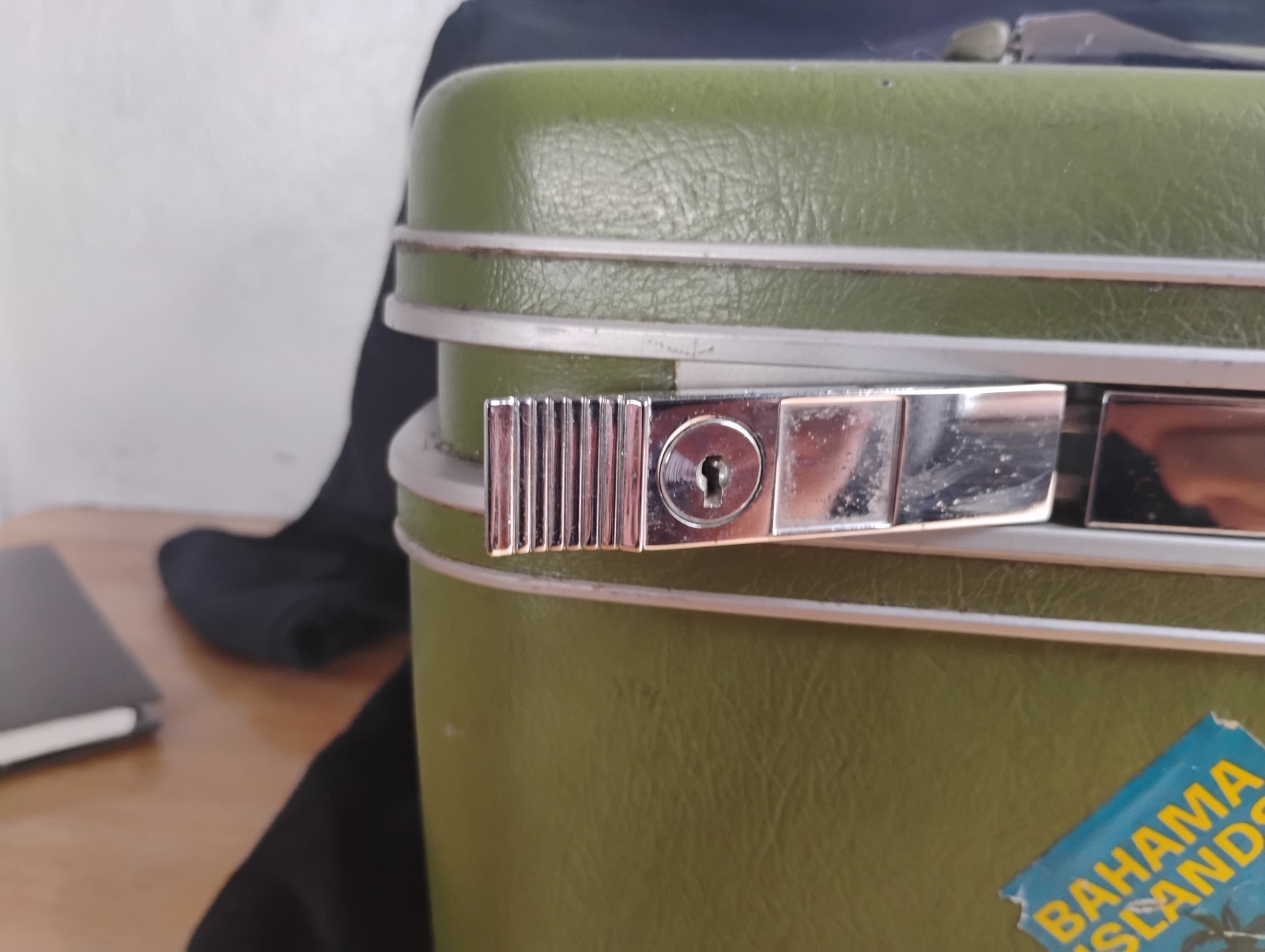 Vintage Royal Traveller OIlive Green Small suitcase, Make-up case