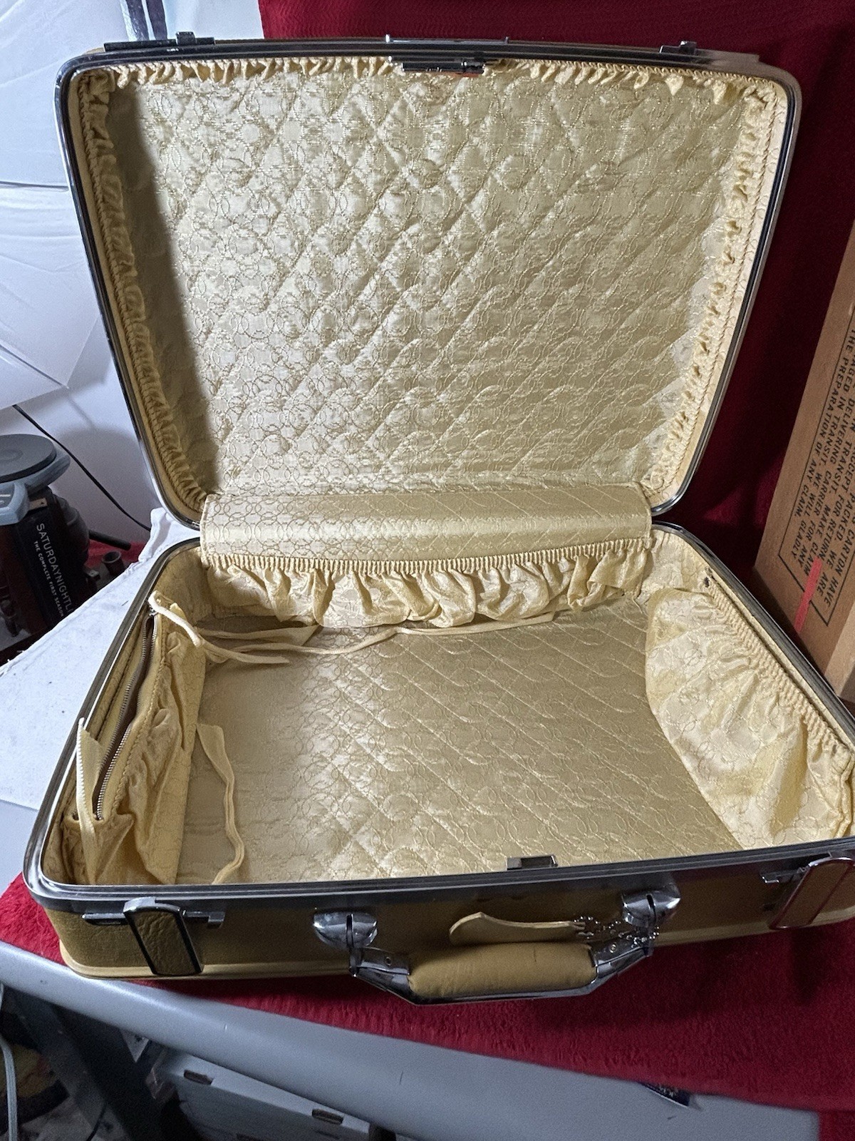 Escort Series Model 6021 21″ Gold Weekend Suitcase American Tourister W Box Rare