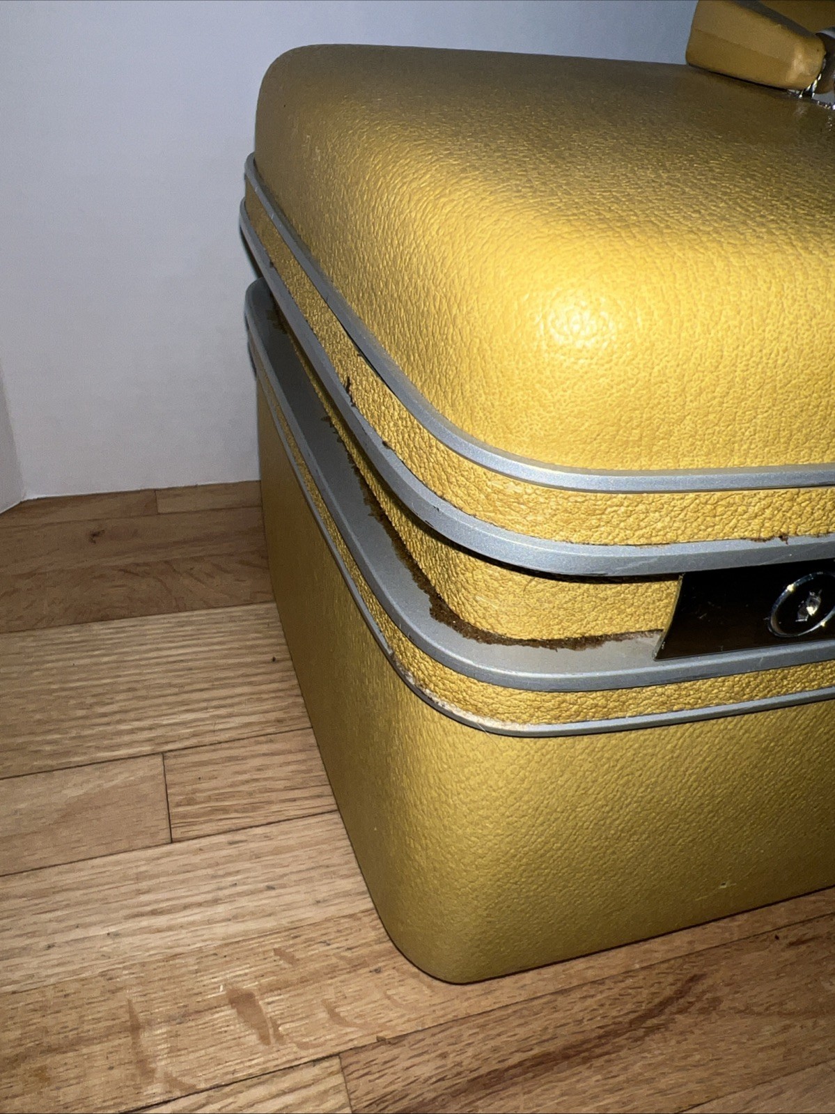 VTG Courier Train Make-UpCase Sears Roebuck Mustard Vanity Travel Box MCM Retro