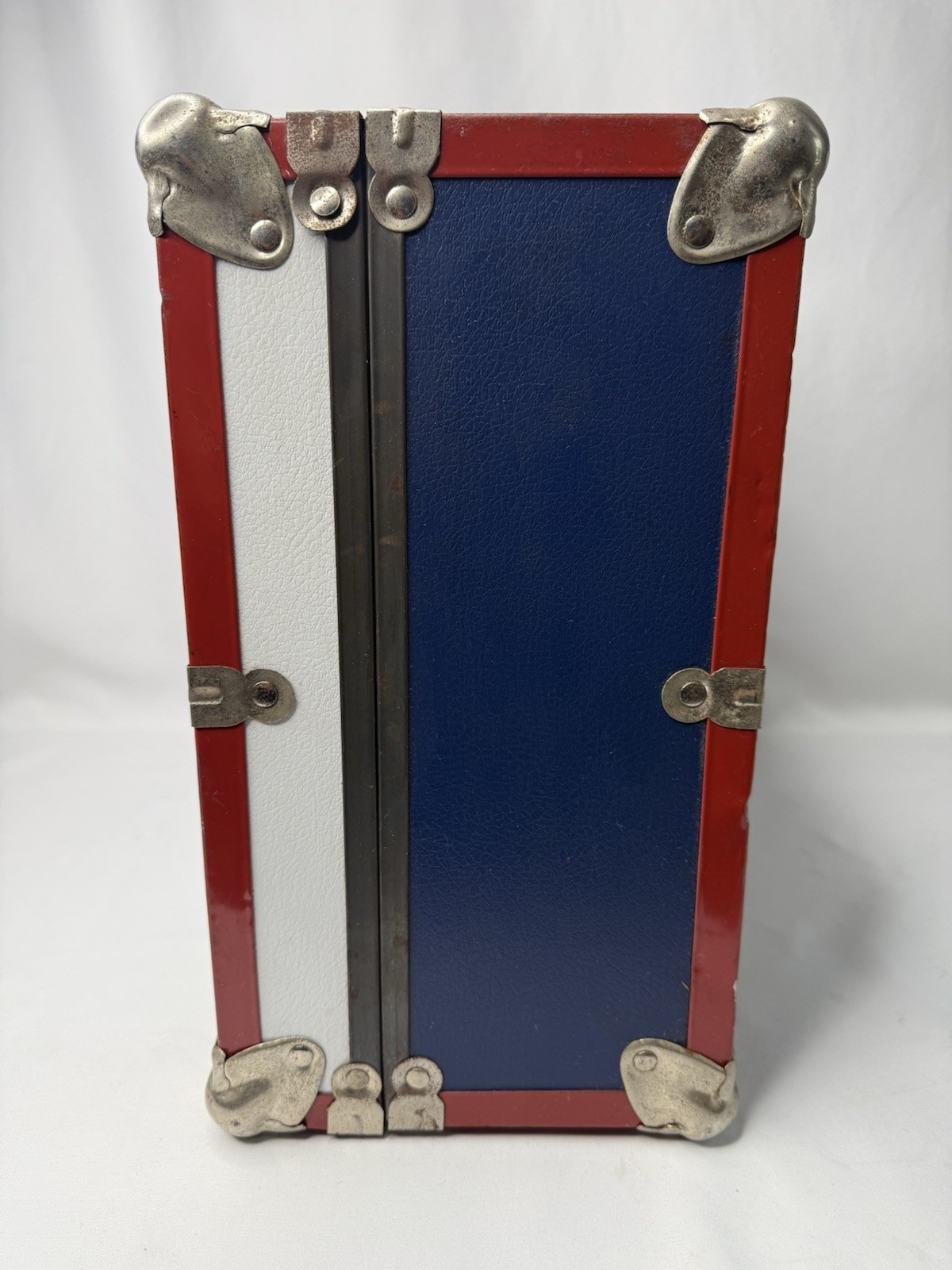 VINTAGE FOOTLOCKER STEAM TRUNK MILTARY HARD METAL LEATHER CASE PROP ORIGINAL KEY
