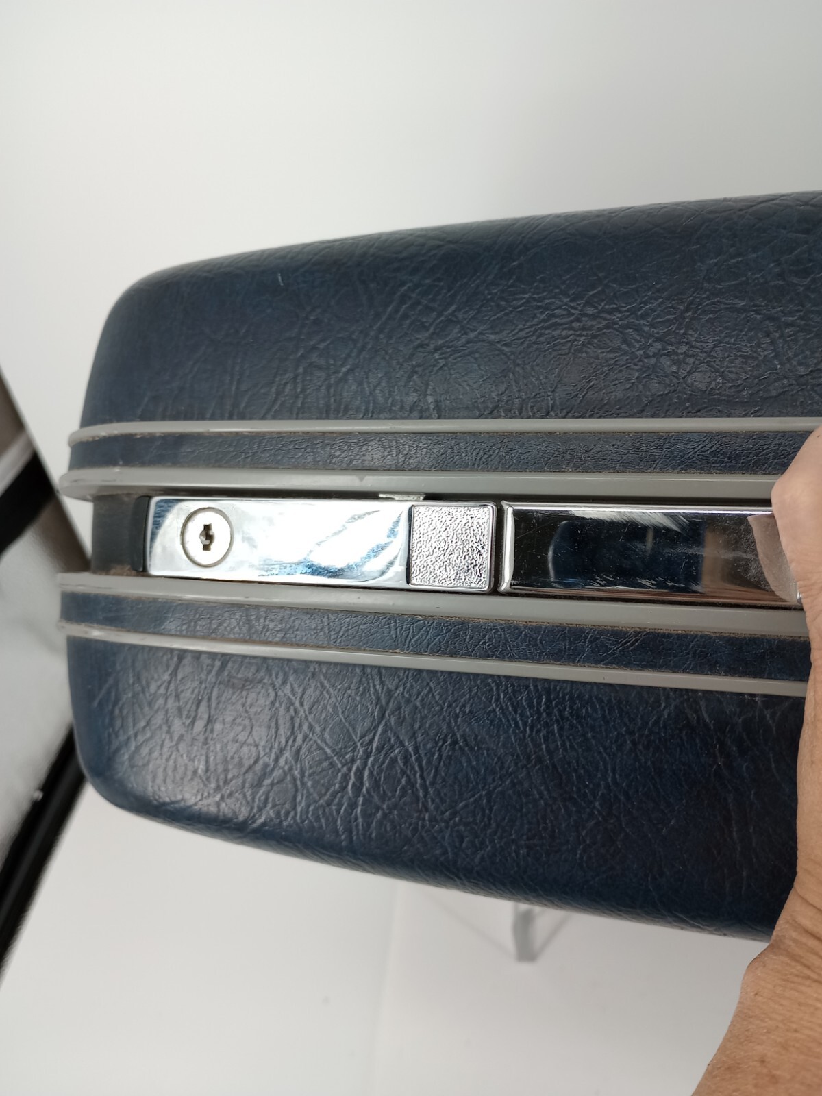 Vtg Rolling Navy Blue Samsonite 1987 Carry Pak 12 Hard Suitcase No Key. Read Plz