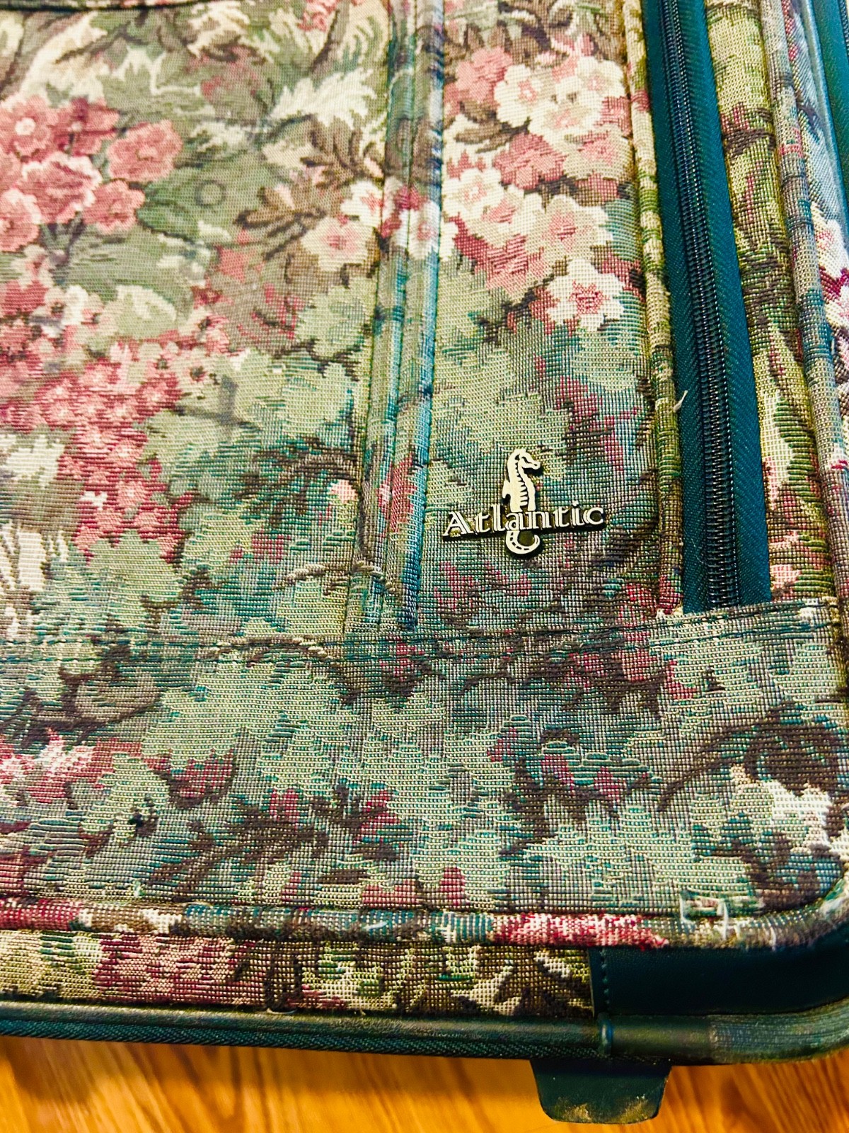 Vintage Atlantic Tapestry Luggage Floral Pattern w/ Wheels 🌺💼