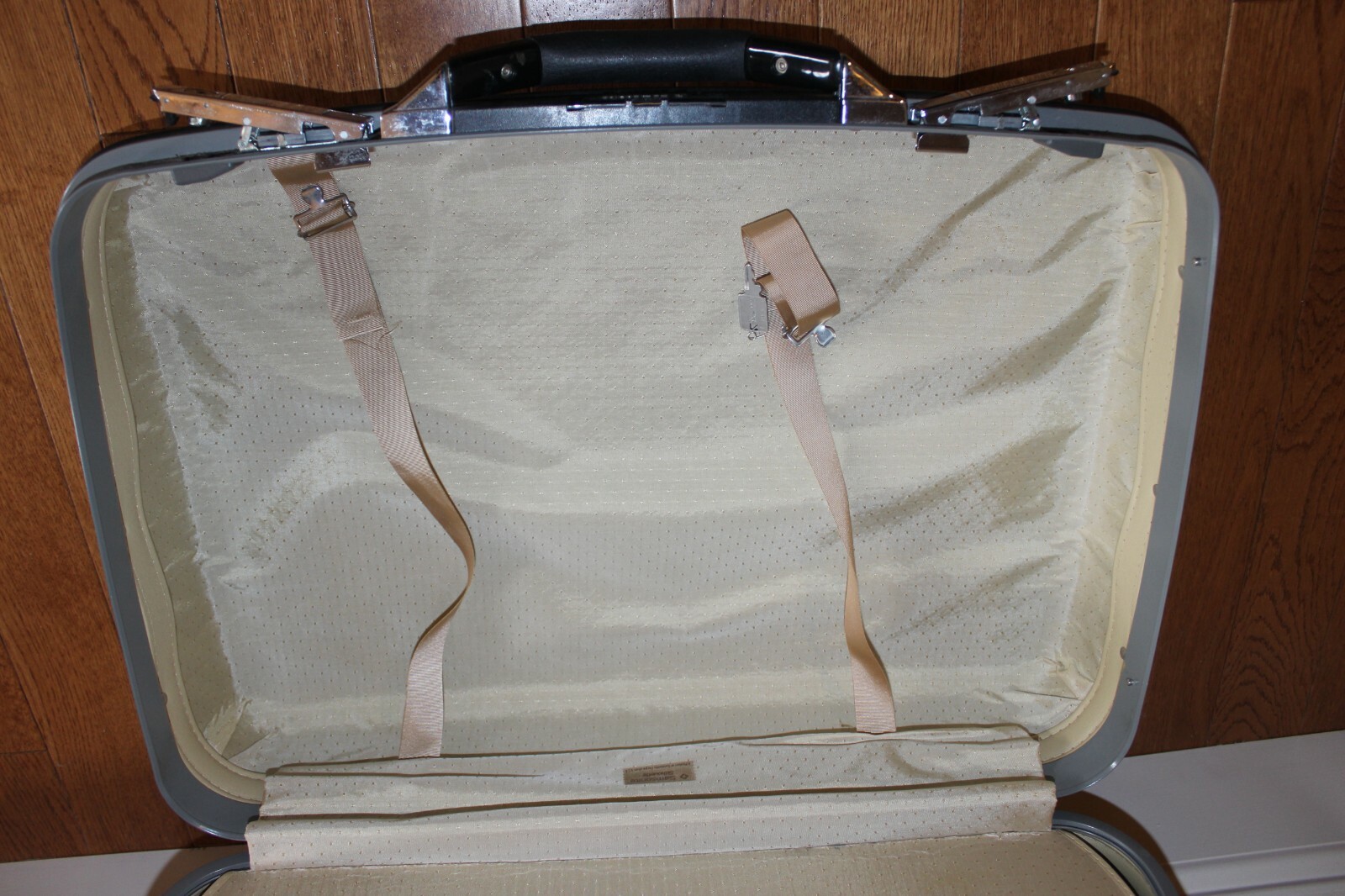 Vintage Samsonite Silhouette Luggage Hardshell Suitcase 22″ Wineberry WITH KEY