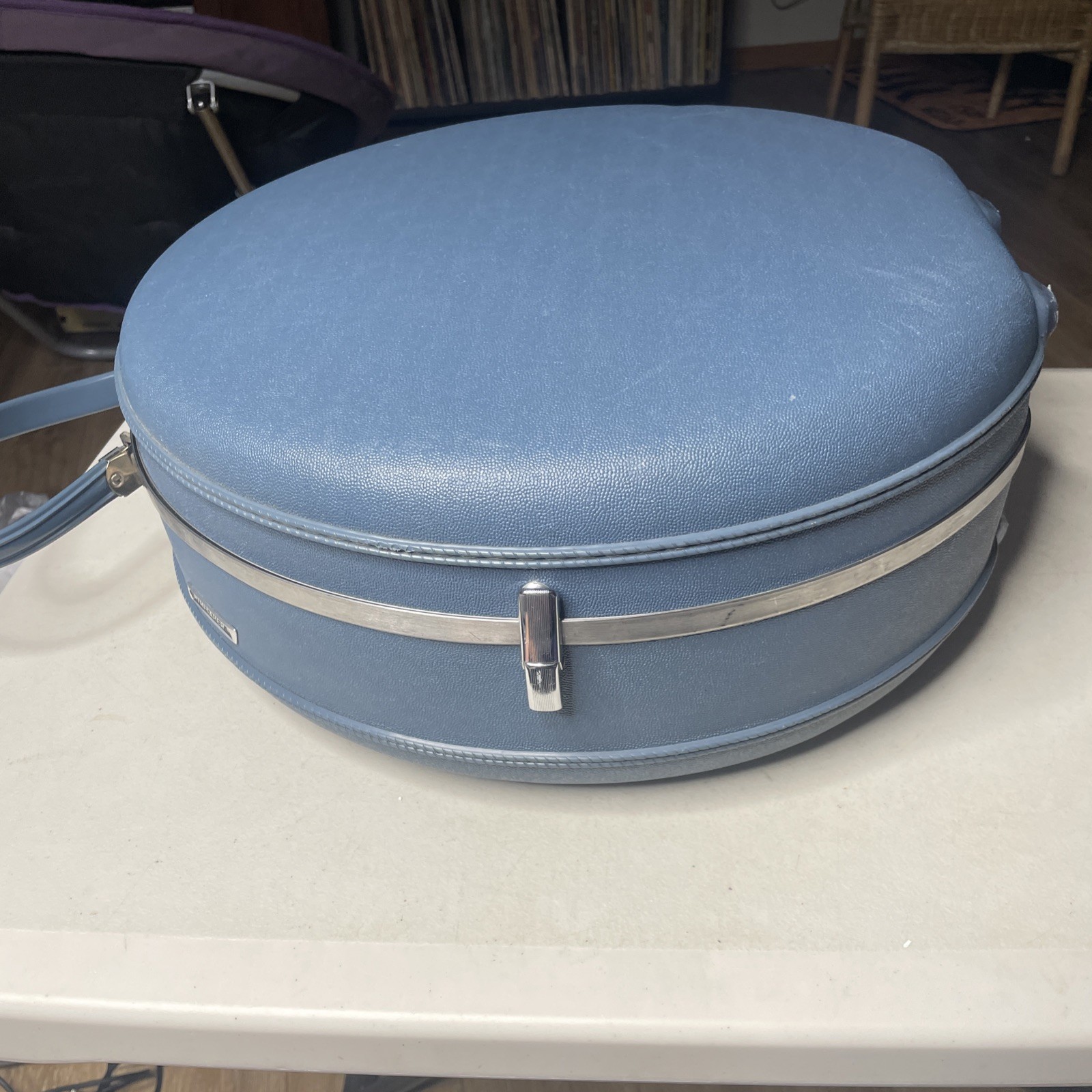 VTG AMERICAN TOURISTER TIARA BLUE ROUND HAT HARD CASE SUITCASE LUGGAGE FLORAL IN