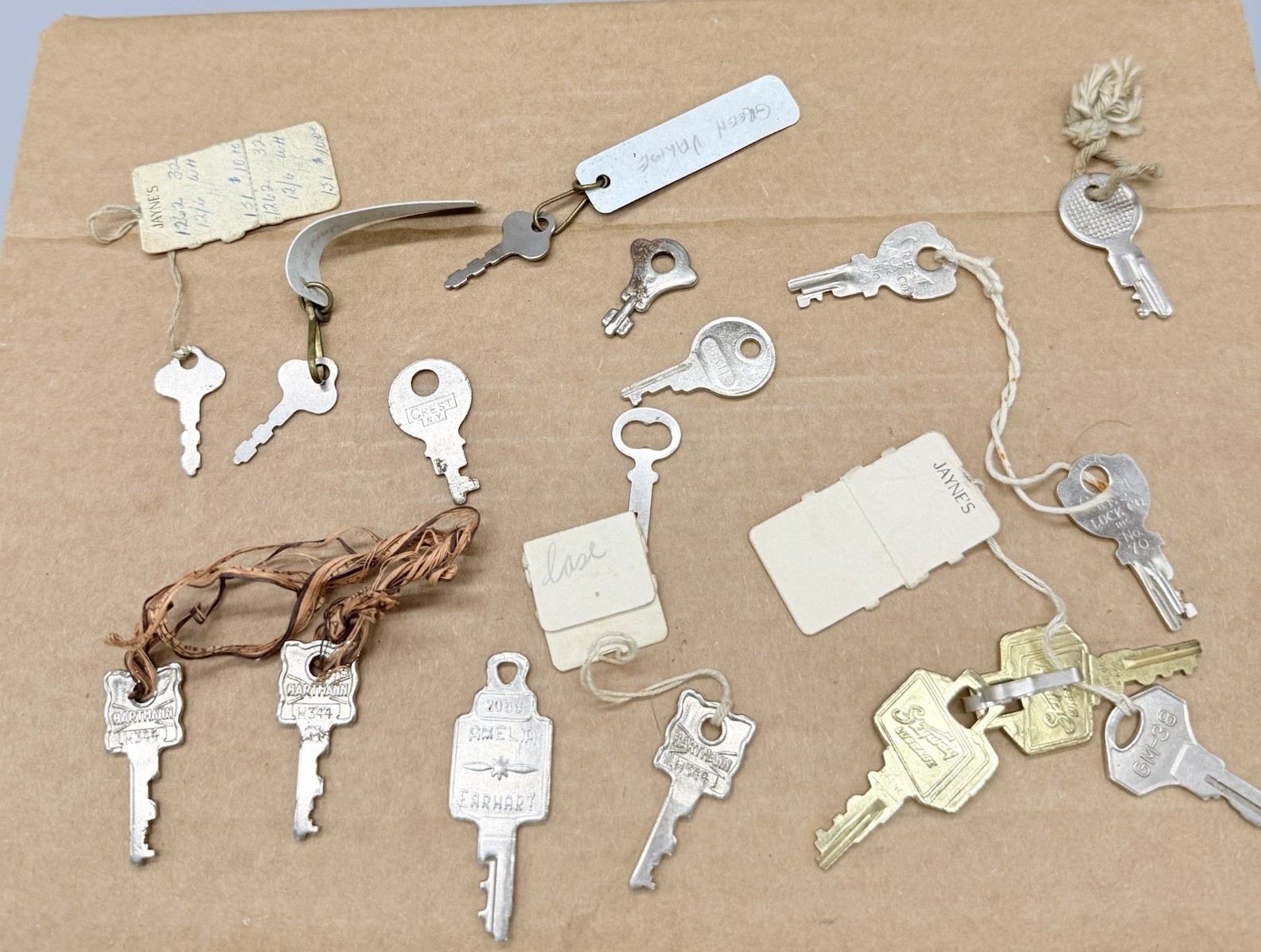 17 Keys Furniture Luggage Some Vintage Amelia Earhart Skyway Crest Hartmann More