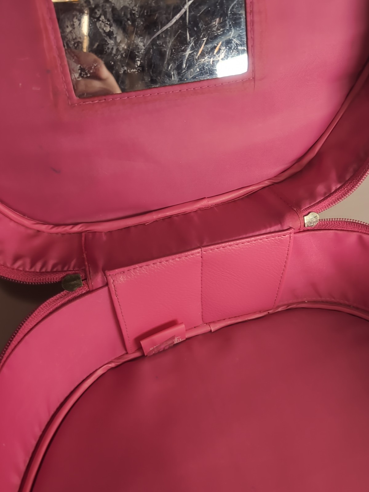 ’03 Barbie CarryingCase W/Handle All-Over Print Round Zipper Pink&White 12x10x5”