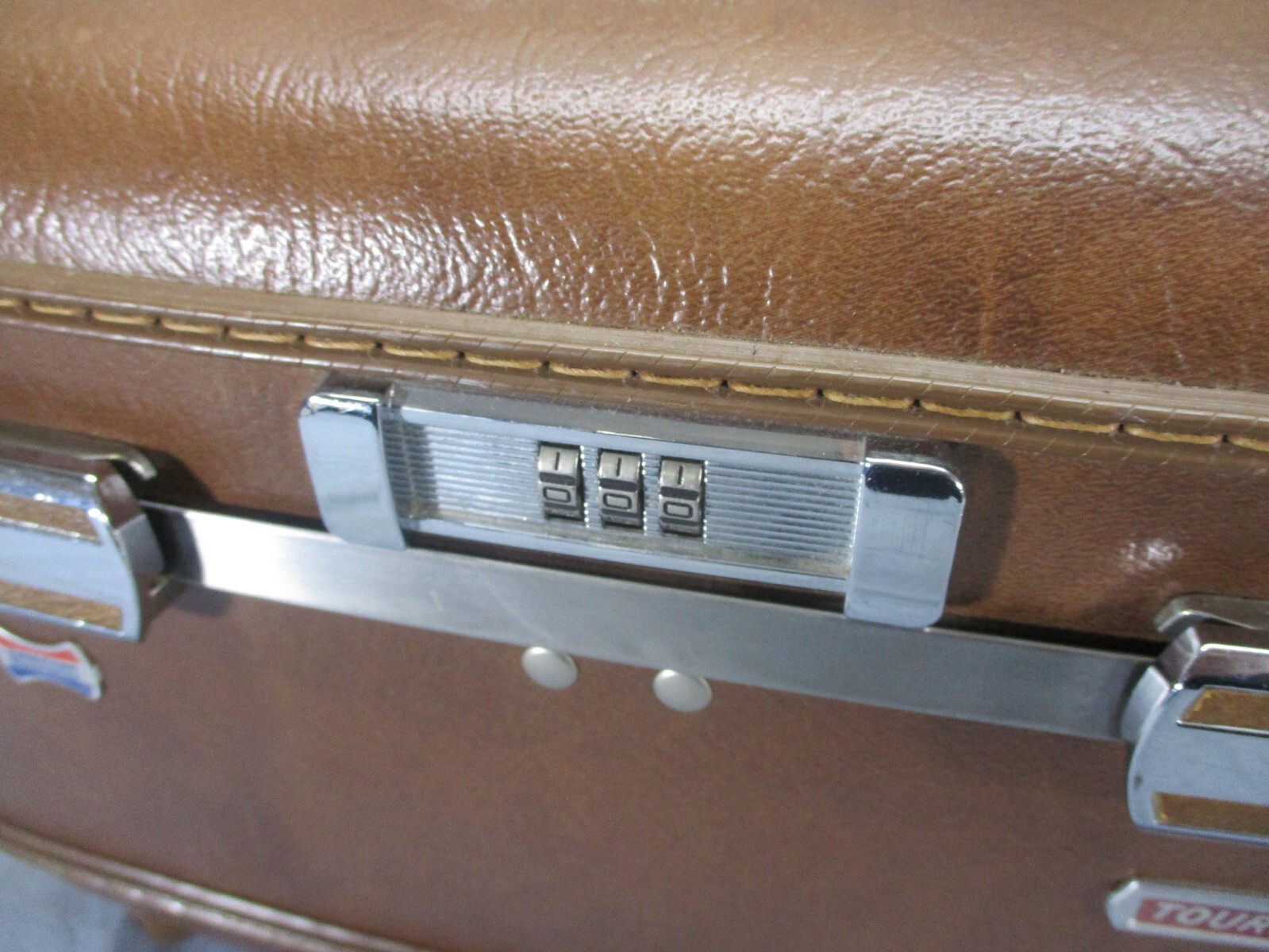 Vtg American Tourister Hard Shell Train Cosmetic Case Make Up Suitcase w/ Tray