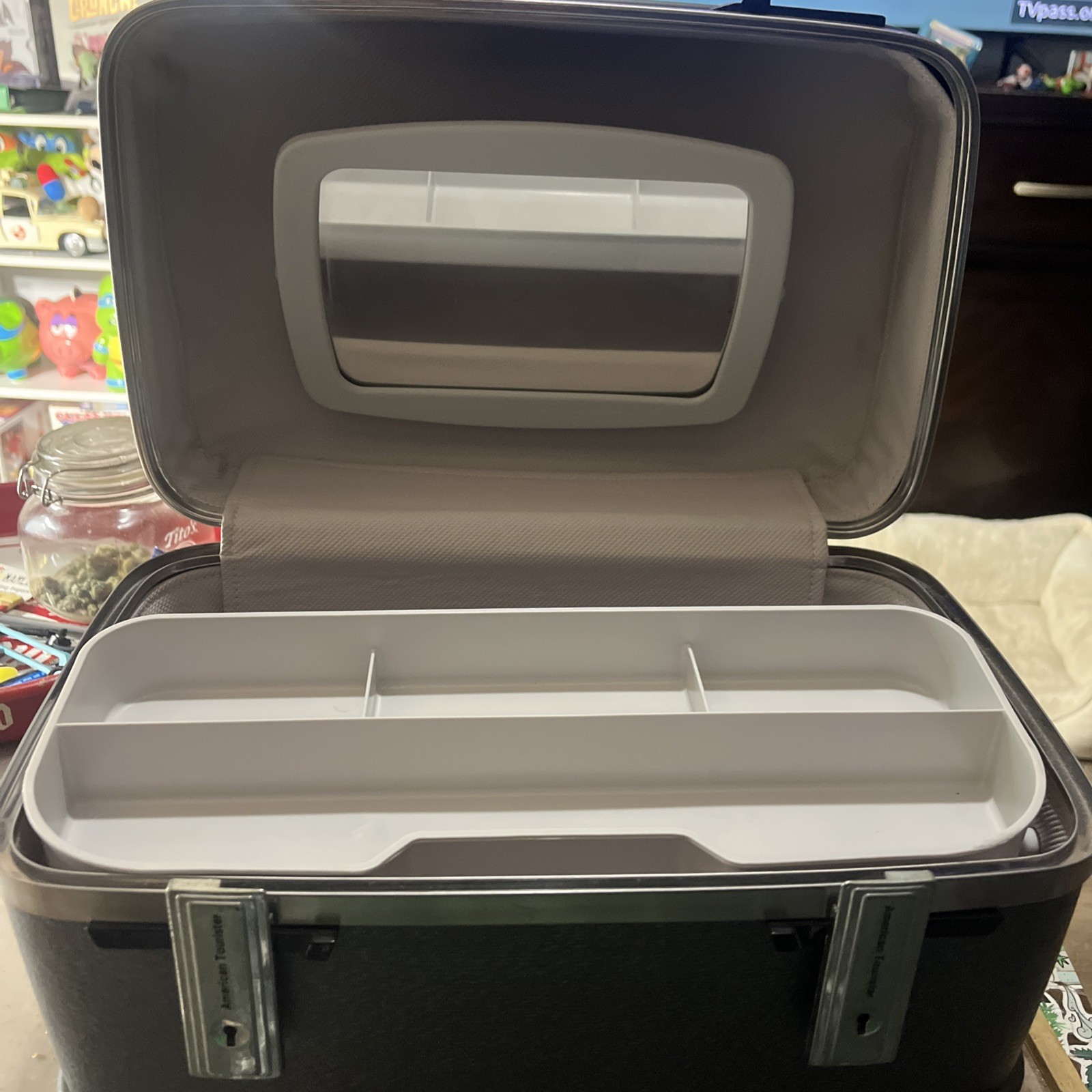 Vintage 1960s gray train case AMERICAN TOURISTER hardshell travel luggage silver