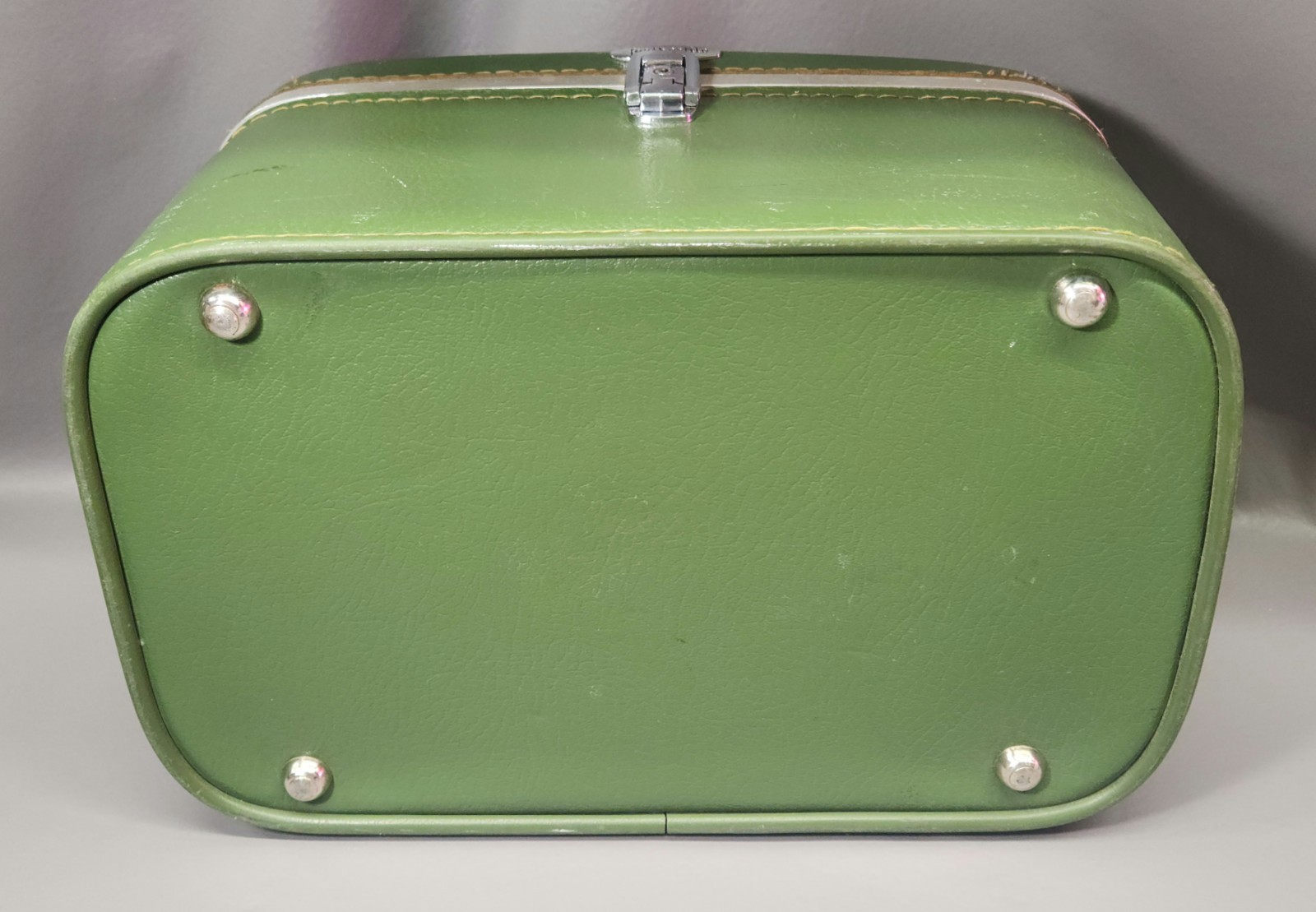Vintage 1960s Sears Avocado Green Featherlite Train Case/Cosmetics Case/READ