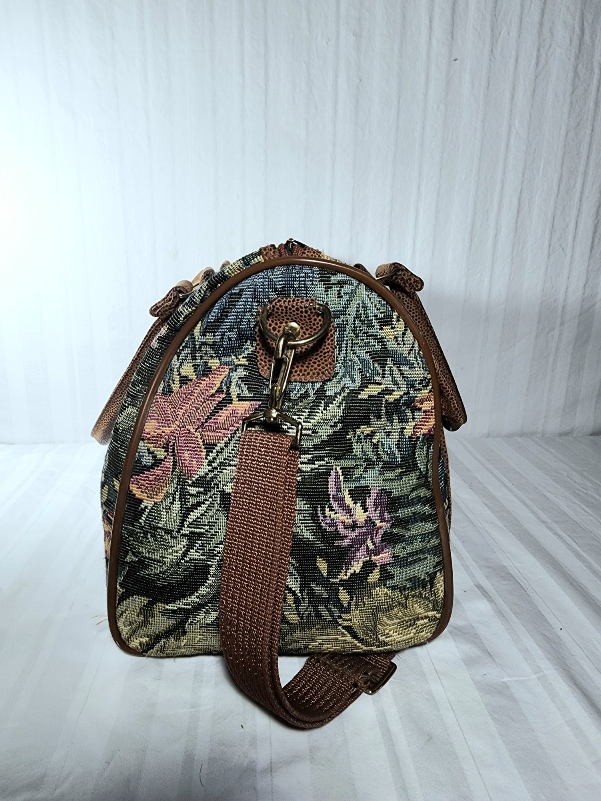 Vtg Sasson luggage Tapestry Fabric with Brown Trim Duffle Carry On Travel Bag