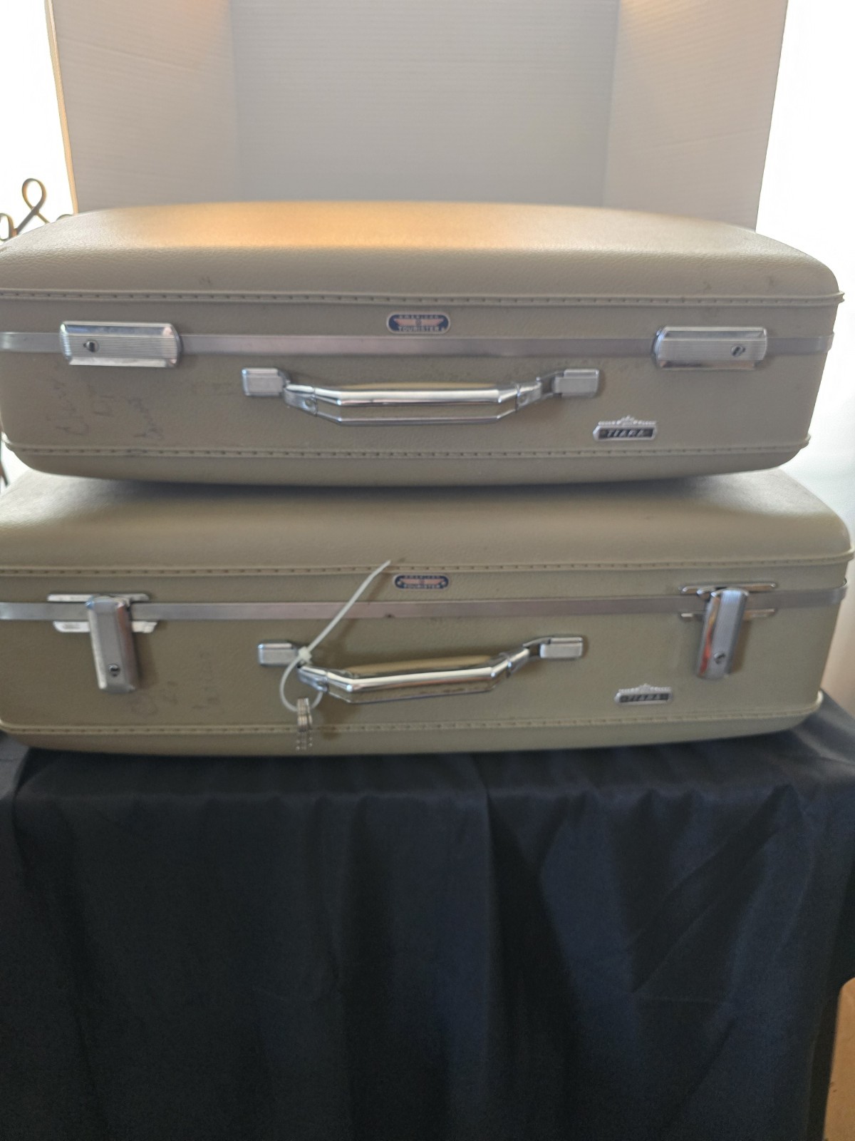 Vintage American Tourister Luggage Suitcase Escort Hard Shell Tan Set Of 2 Keys