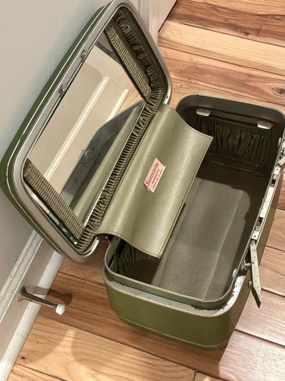 Vintage Samsonite Silhouette Olive Green Train Case Makeup Cosmetic Luggage