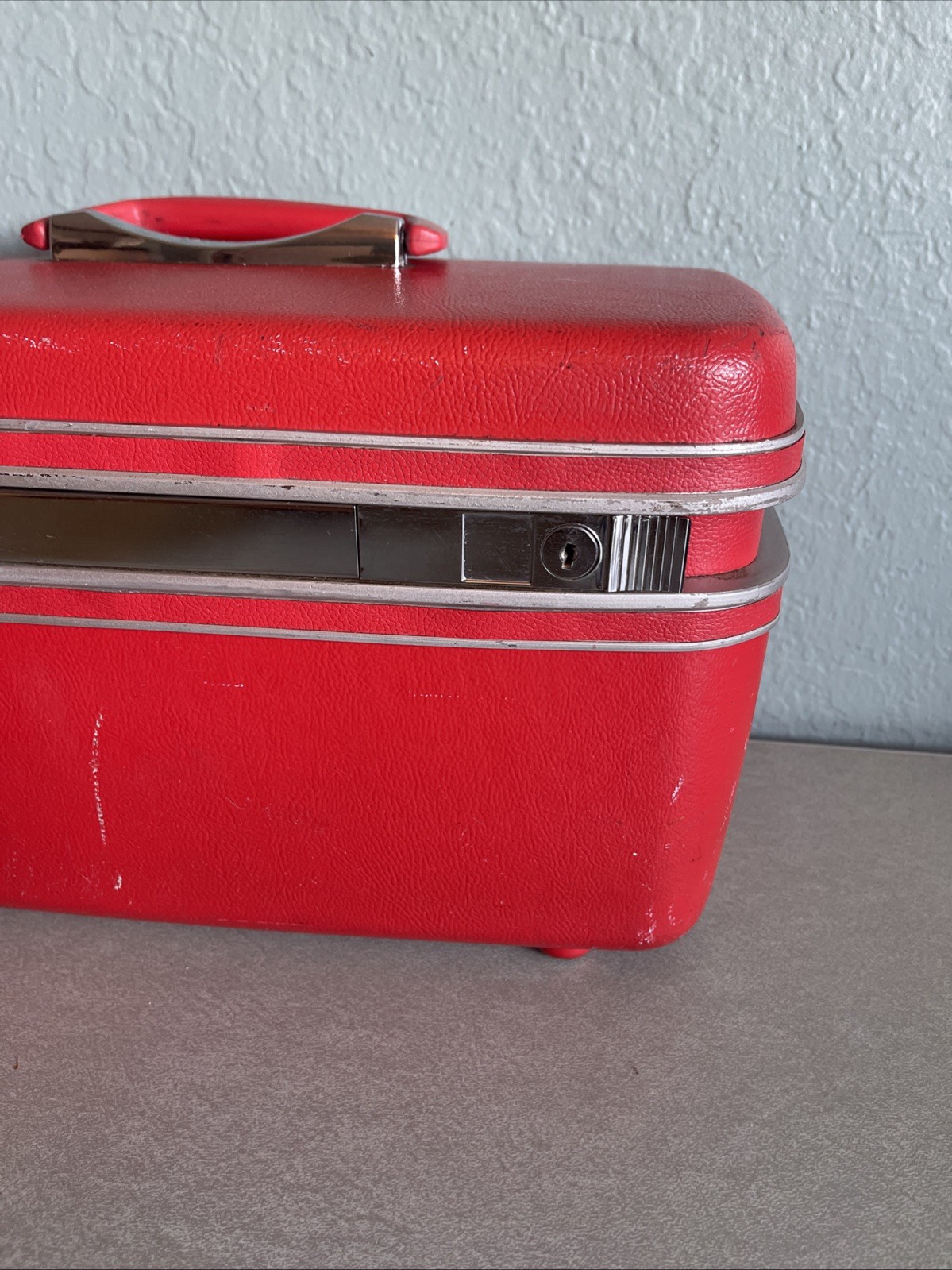 Vintage Samsonite Makeup Case Red Hard Shell Travel Vanity Train Case