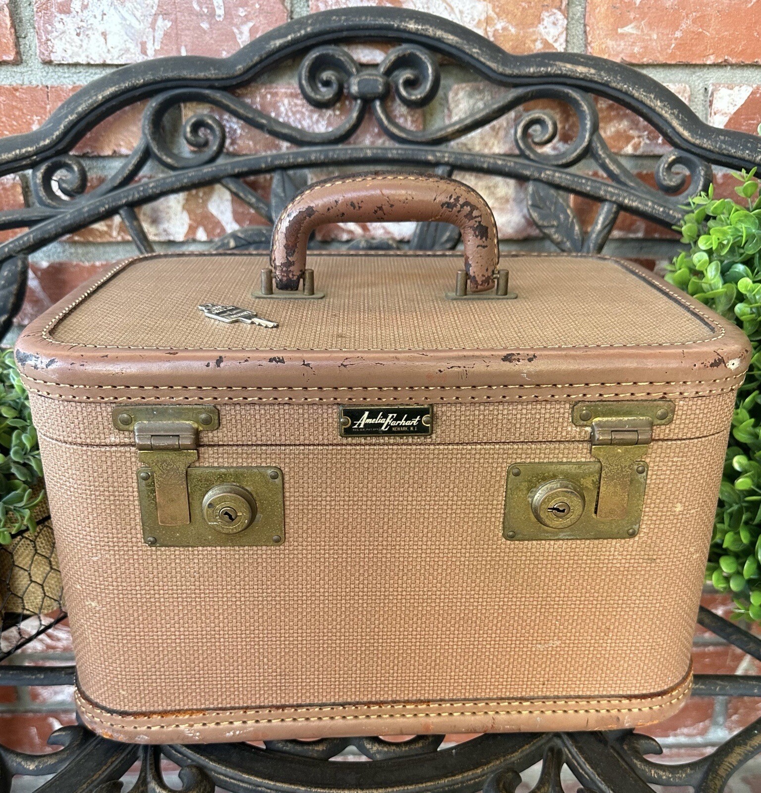 Vintage Amelia Earhart Train Case; Peach Tan; Drk Peach Int W/Mirror;Locks W/Key