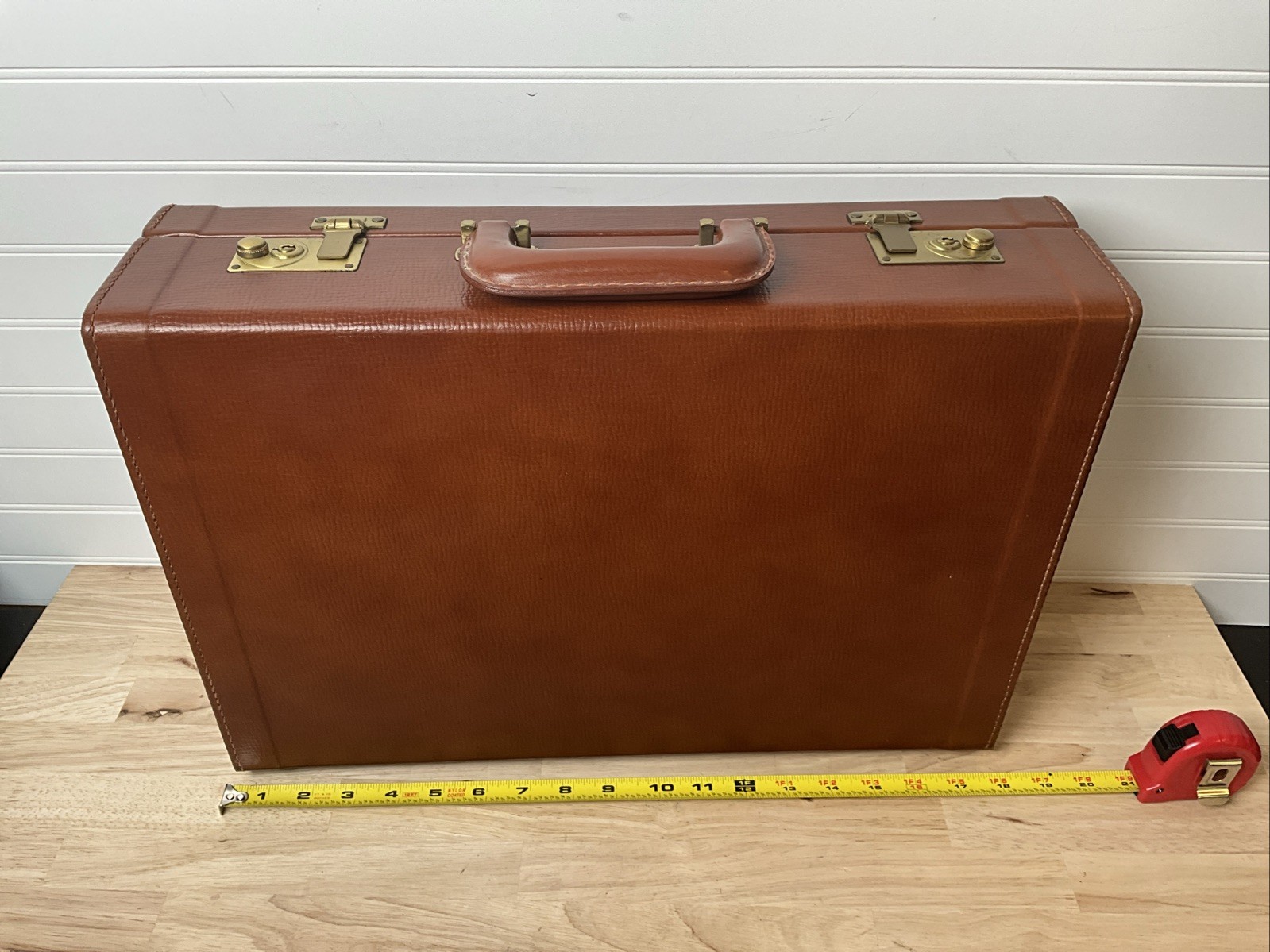 Sears Roebuck Leather Hardshell Briefcase – Keyed Lock – LINEN LINED – BEAUTIFUL