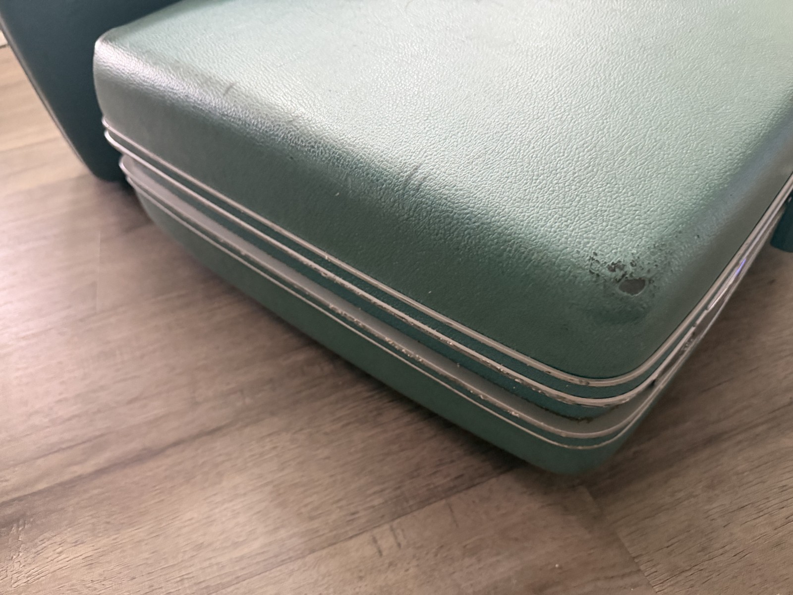 Set of 2 Sears Courier Case Luggage 26″ & 20″ Light Blue No Keys 1960’s 1970’s
