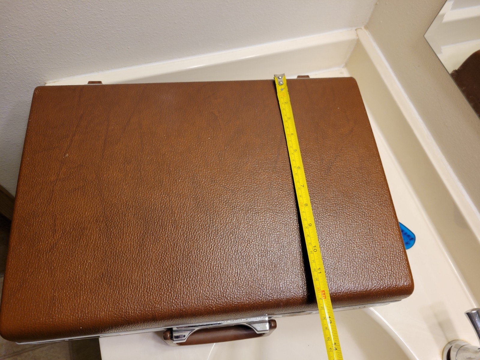 VINTAGE SEARS COURIER II BRIEFCASE / HARD BROWN SHELL / STILL HAS KEY