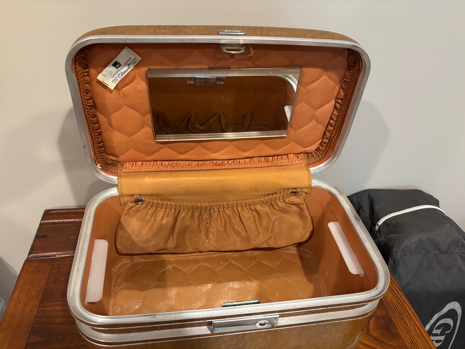 Vintage 1970s Airway Hard Shell Carry-On Luggage Brown Train Case Travel No Key