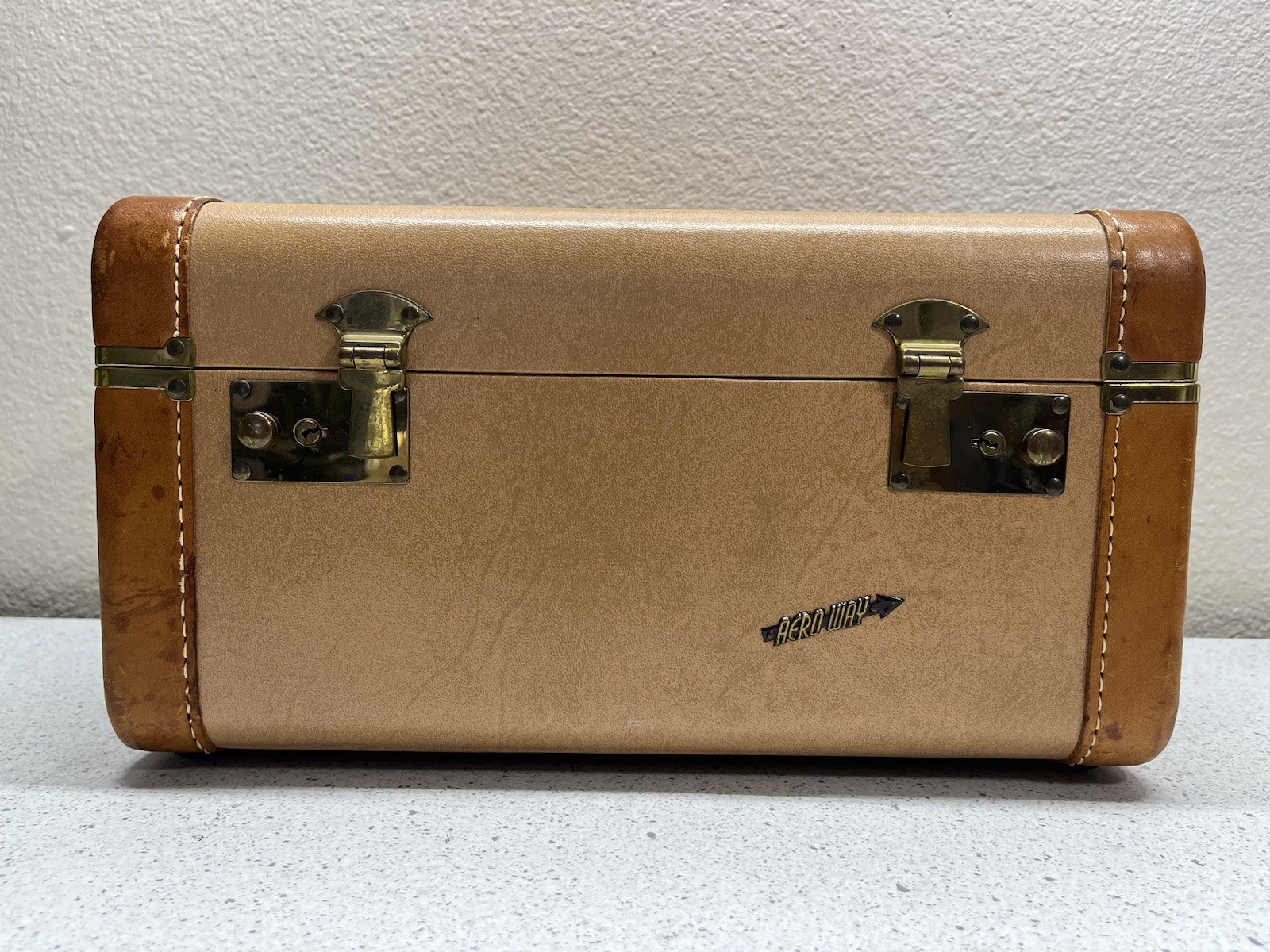 Vintage Aero-Way Hardshell Makeup Carry-on Vanity Case, Color Beige & Brown