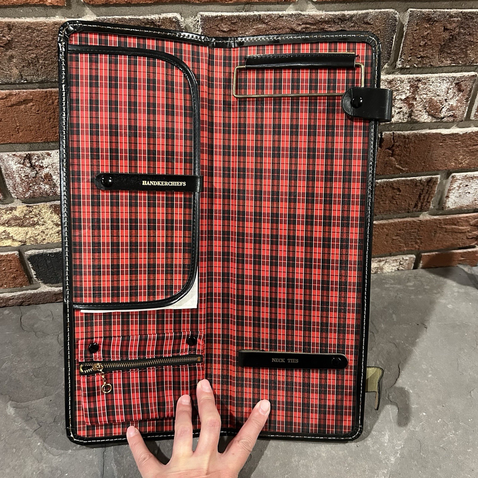 Vtg midcentury necktie travel case Black Exterior Red Tartan Interior – E