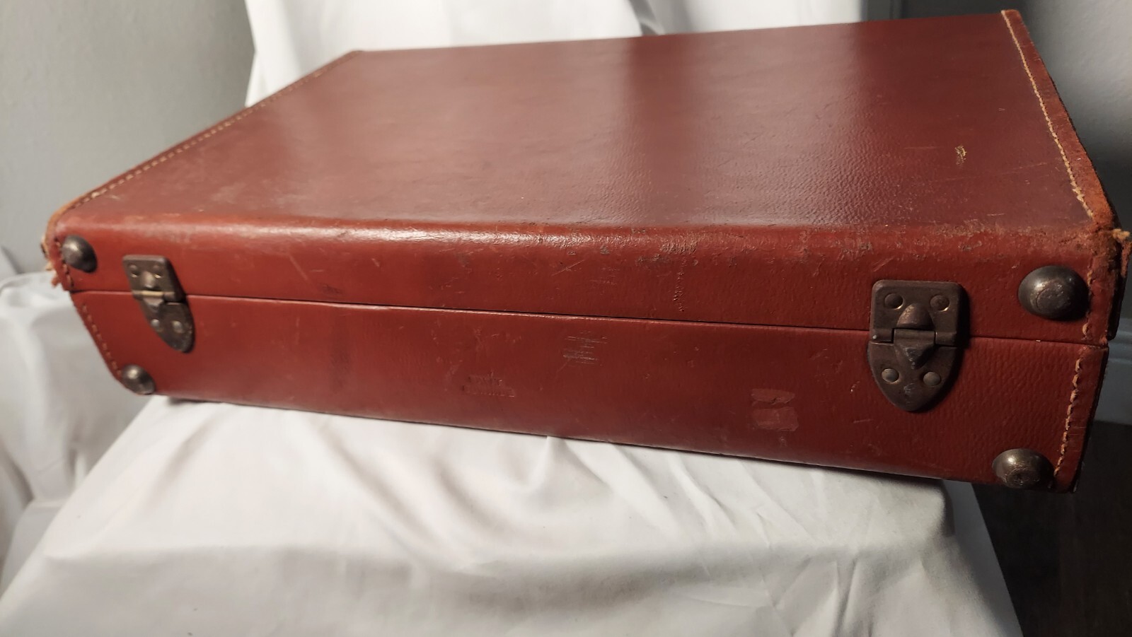 Vintage American Voyager New York Hardside Briefcase 22.5×17.5×7″ Brown