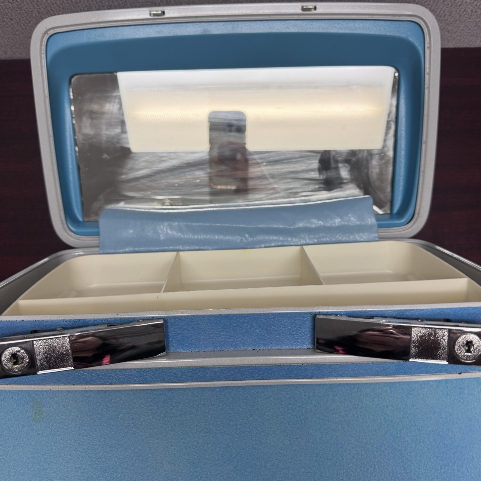 Vintage Sears Courier II Sky Blue Makeup Vanity Case with Keys, Tray, Manual