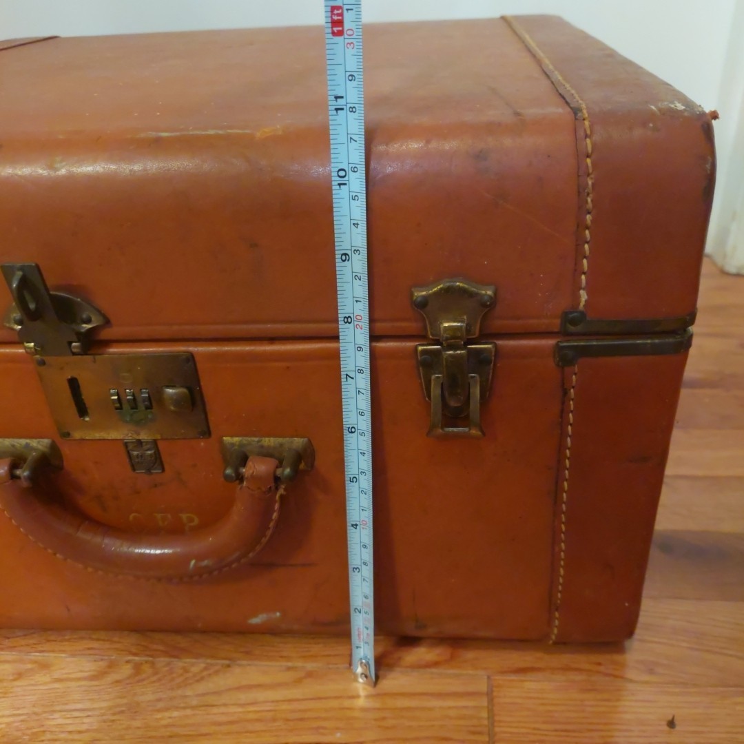 Vintage Large Leather Hardshell Suitcase From US Trunk Company 18x17x10