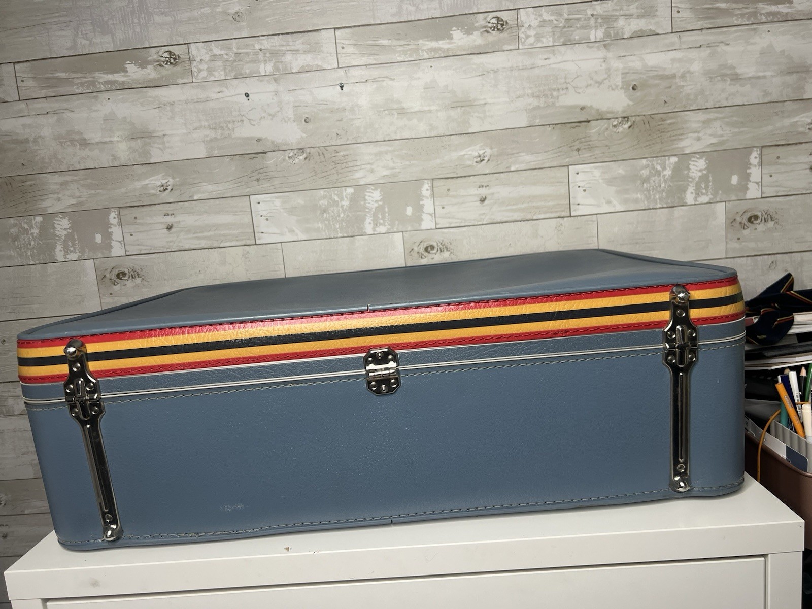 VTG AMELIA EARHART Blue Travel Luggage Suitcase Stripe 27” X 18” – Nice!! 50s