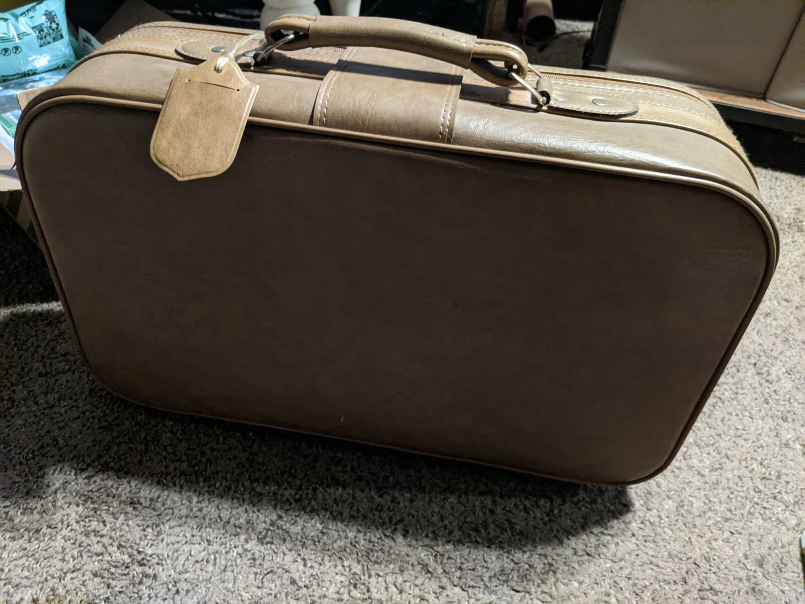 Vintage Brown Regency Suitcase, 20″ x 13″ x 6.5″ Buckle Leather Luggage