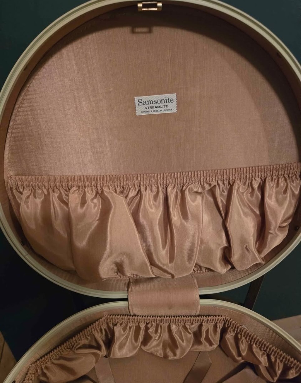 Vintage 1950’s Hat Box Round Train Suitcase Samsonite Beige Yellow Clean Nice!
