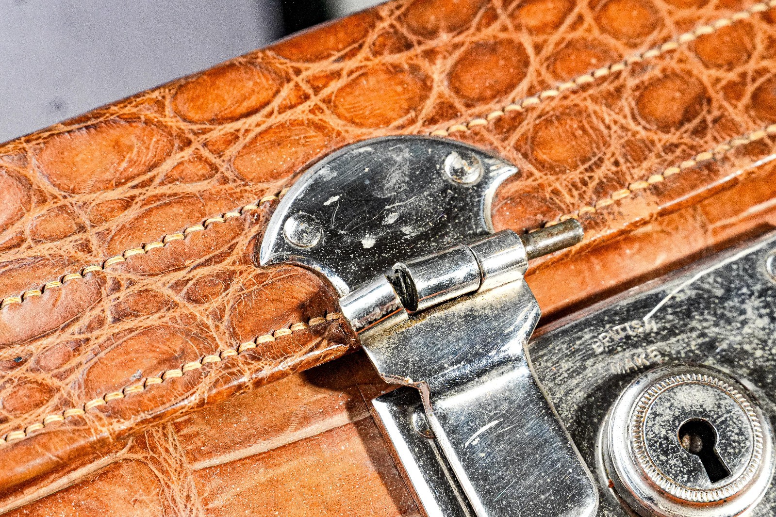 Large Light Brown Luxury Antique Crocodile Leather Travel Luggage Suitcase