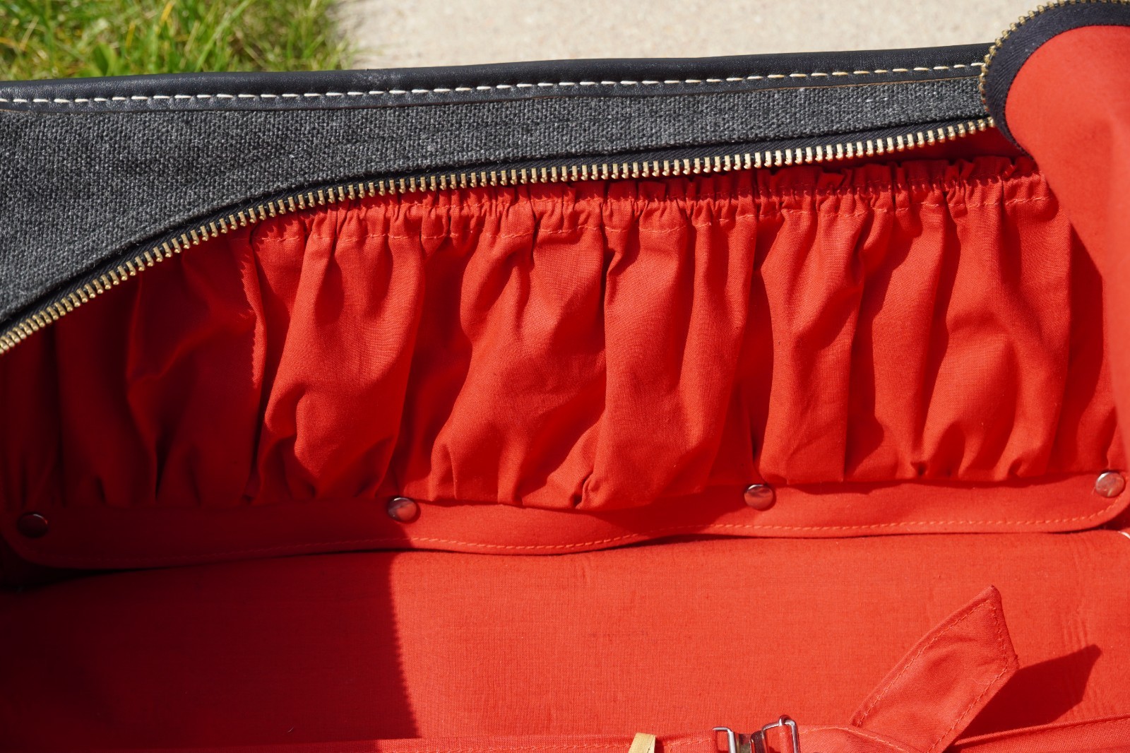 VTG 1960’s French Luggage Gray Tweed Black Red Leather Trim Suitcase 28”X22″ Key