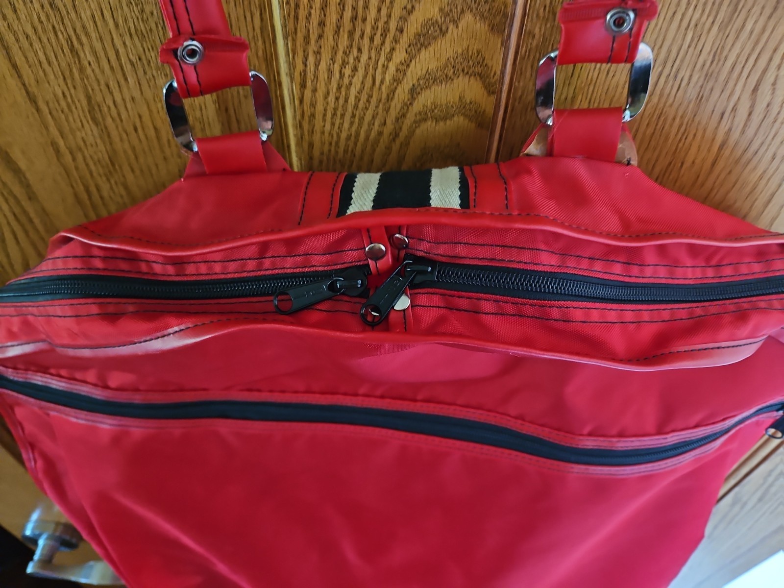 RARE! Vintage Spaulding RED Sport / Athletic Nylon Waterproof Garment Bag
