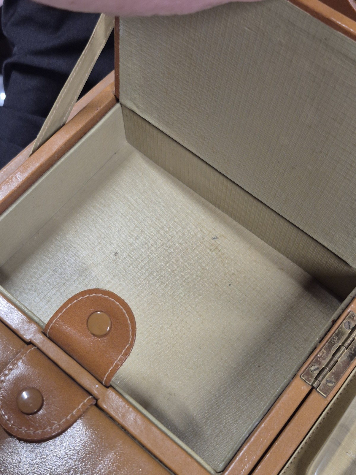 Vintage Short Trip Genuine Leather Train Vanity Cosmetic Travel Case Key Bottles