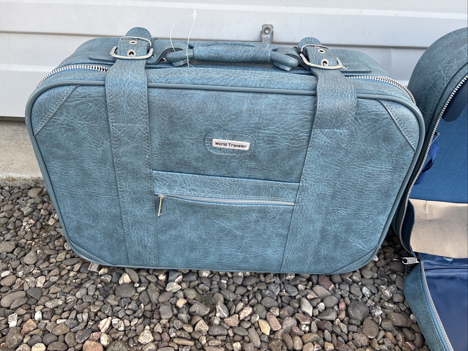 1970s Blue Faux Leather Luggage 5 pc Set New Vista Dallas includes Keys Lock NOS