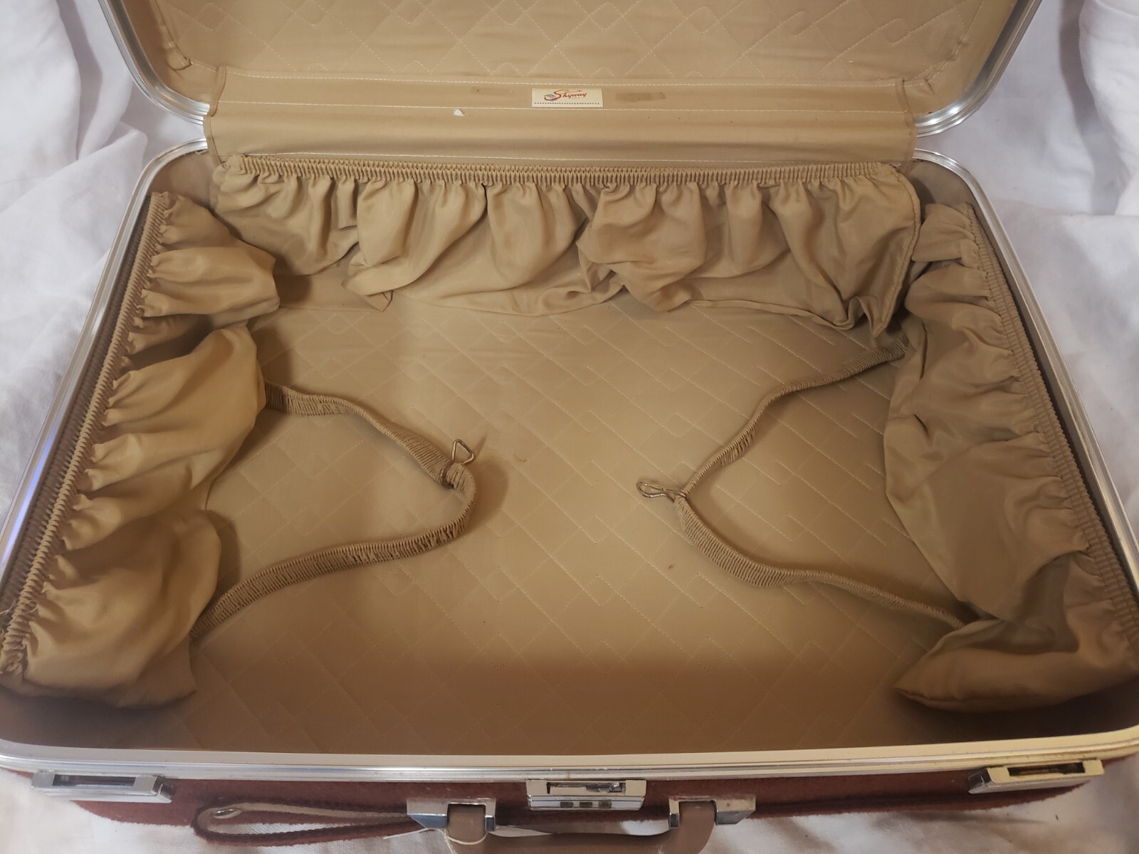 Vintage 1970’s Skyway Brown Tweed Large-Size Suitcase with Wheels