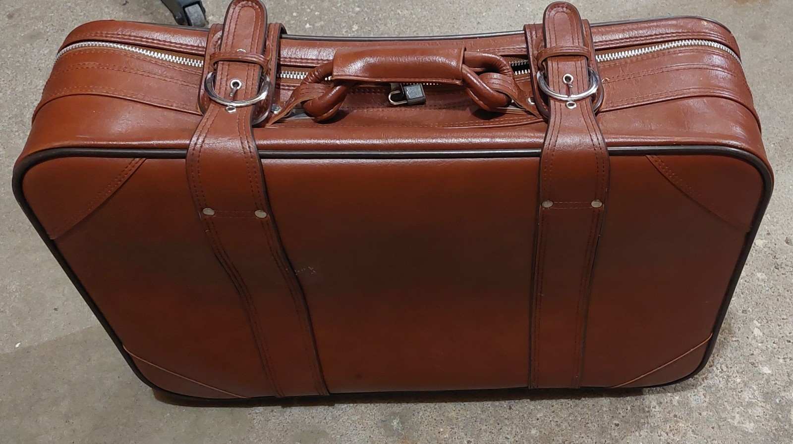 Vintage Leather Suitcase With Buckles Along With Zipper Medium Brown Read Des.