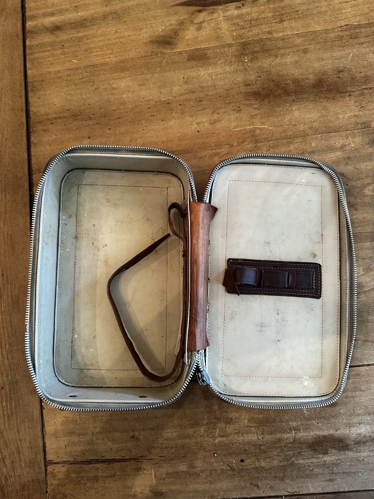 True Vintage Hand Tooled Zipper Leather Train Case Cosmetic Bag
