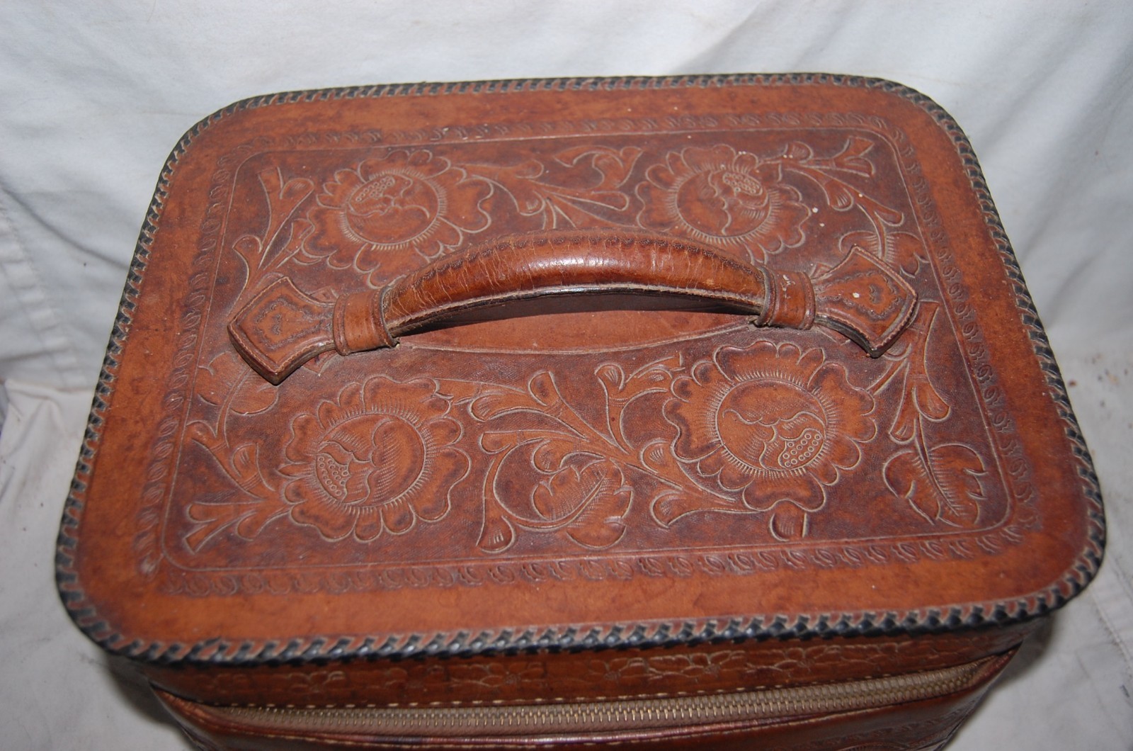 Vintage Hand Tooled 3-D Floral Leather Train Case Jewelry Luggage Zippered