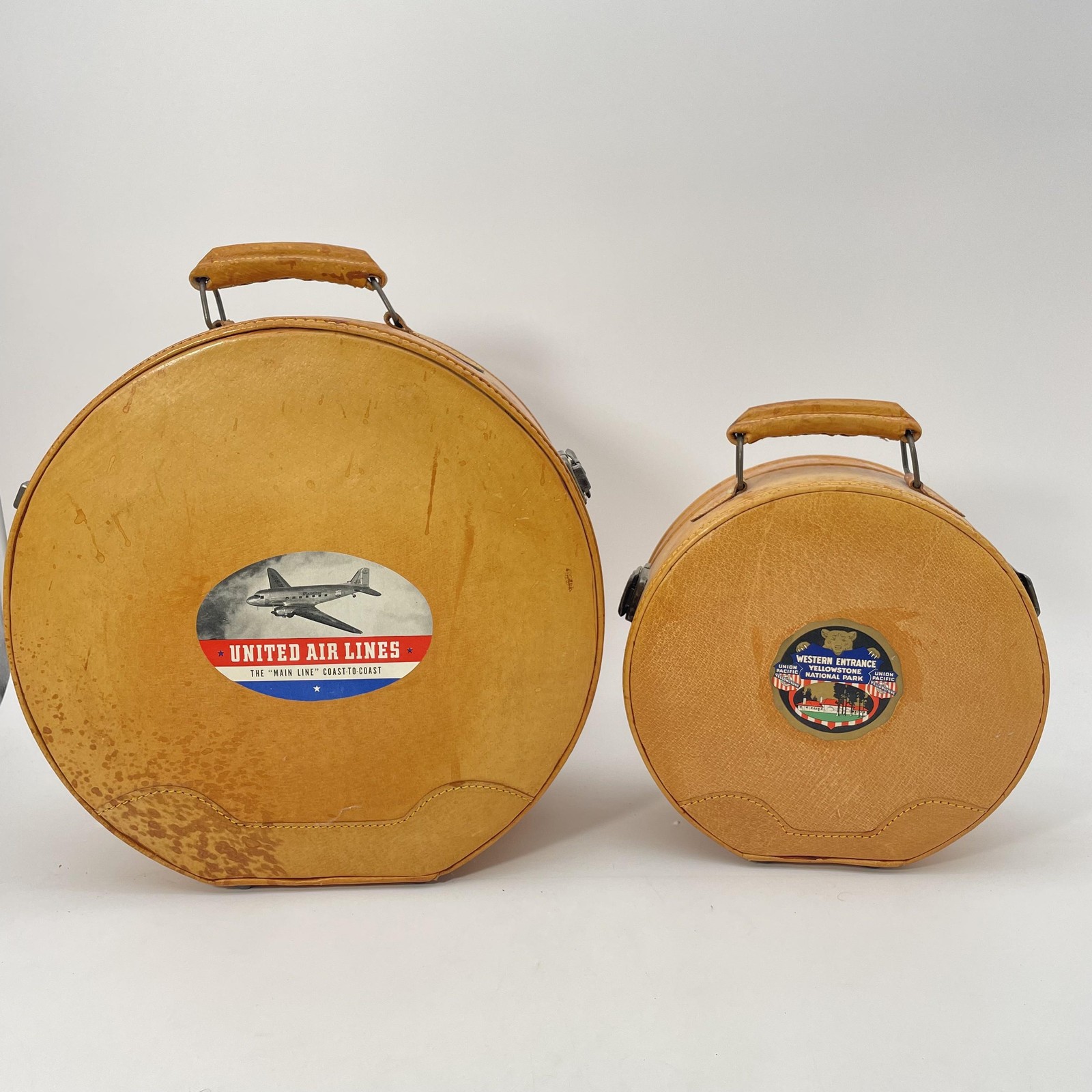 Vintage Beige Round Hat Box Train Nesting Luggage Set Locking Decals Rare