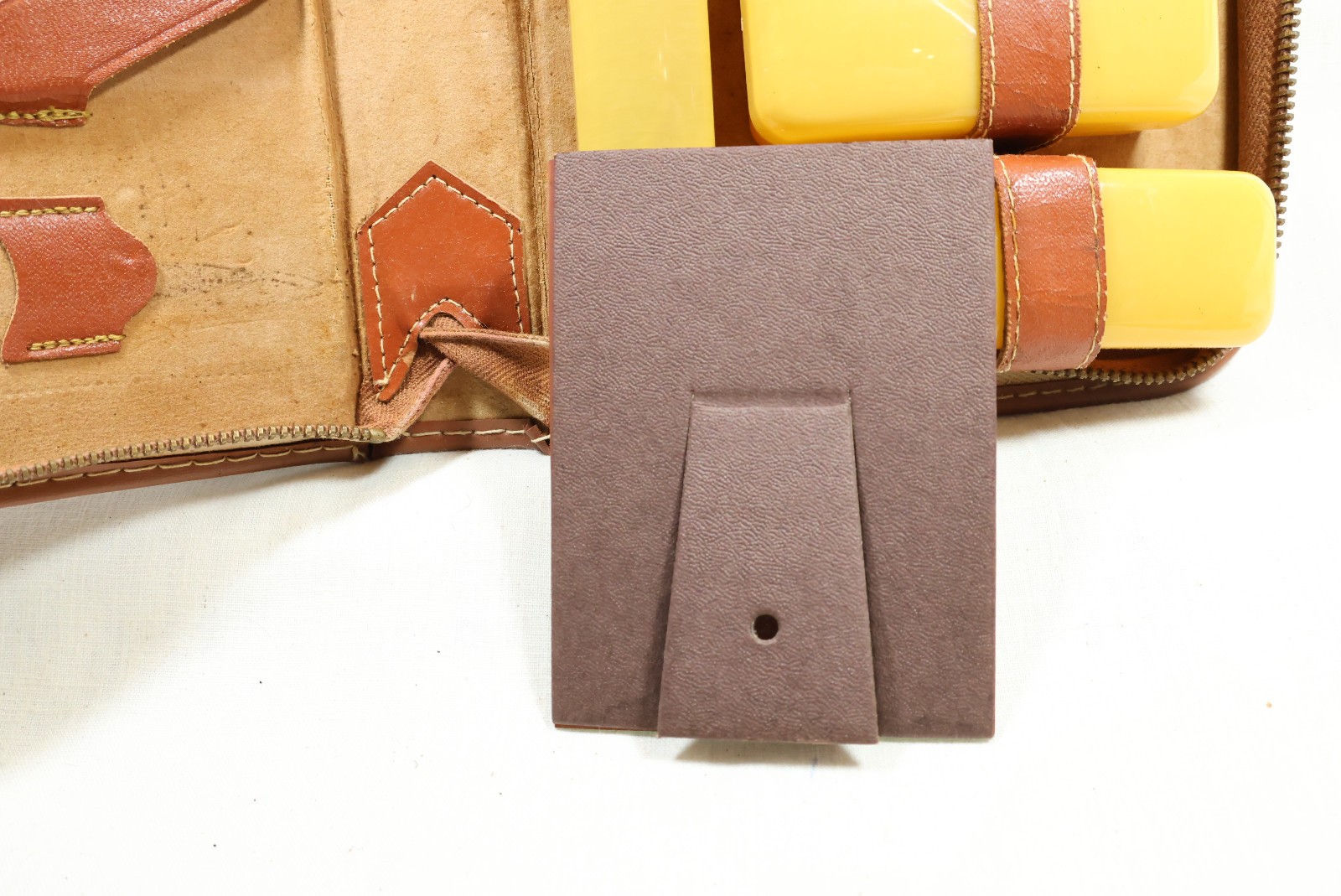 Travel Case for Mens Toiletry Zippered Vintage VTG leather 9″ x 6″ size w/ acces